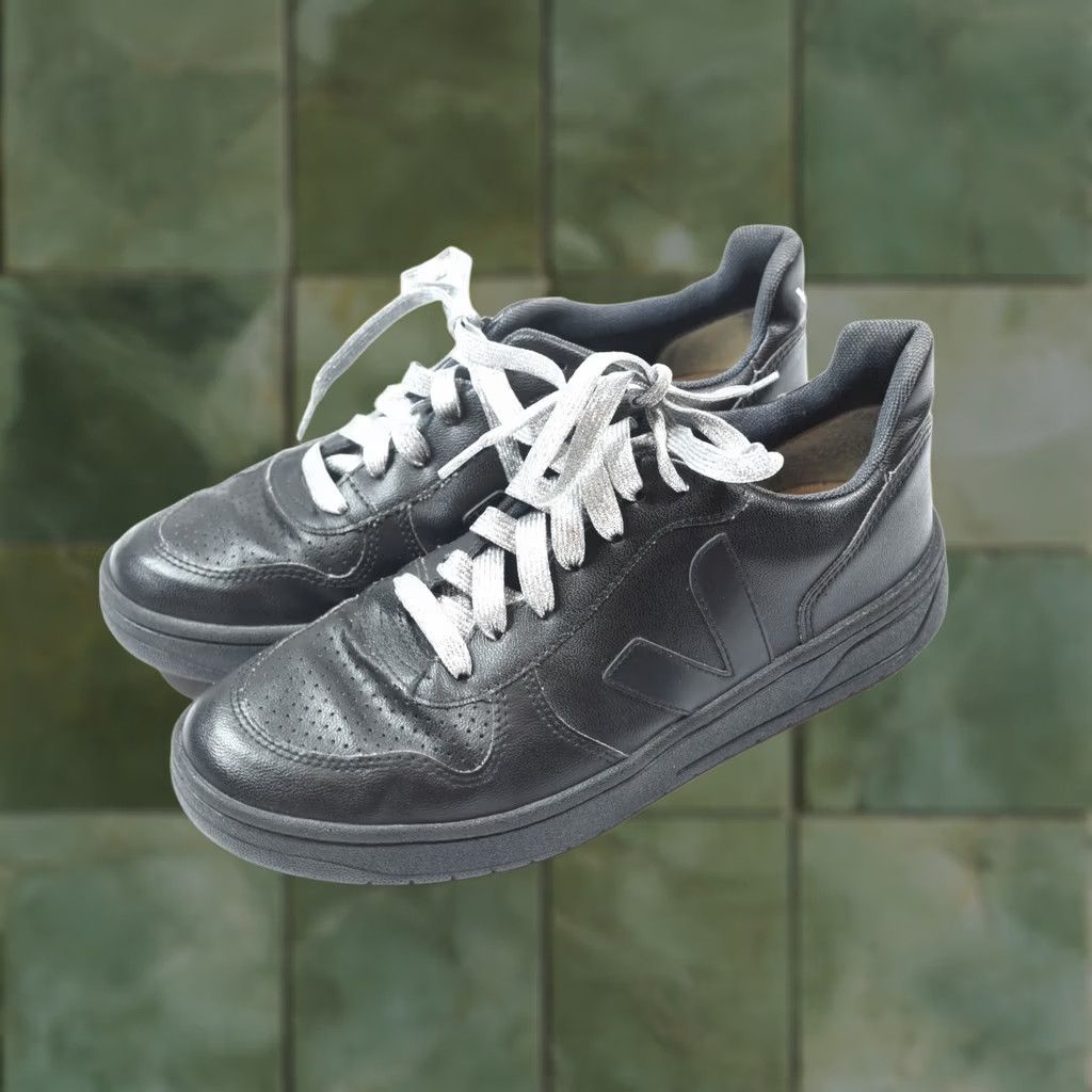 Veja VEJA V-10 Sneakers Women 7.5 Black Leather Lace Up Casual Sneaker Size US 8 / IT 38 - 1 Thumbnail
