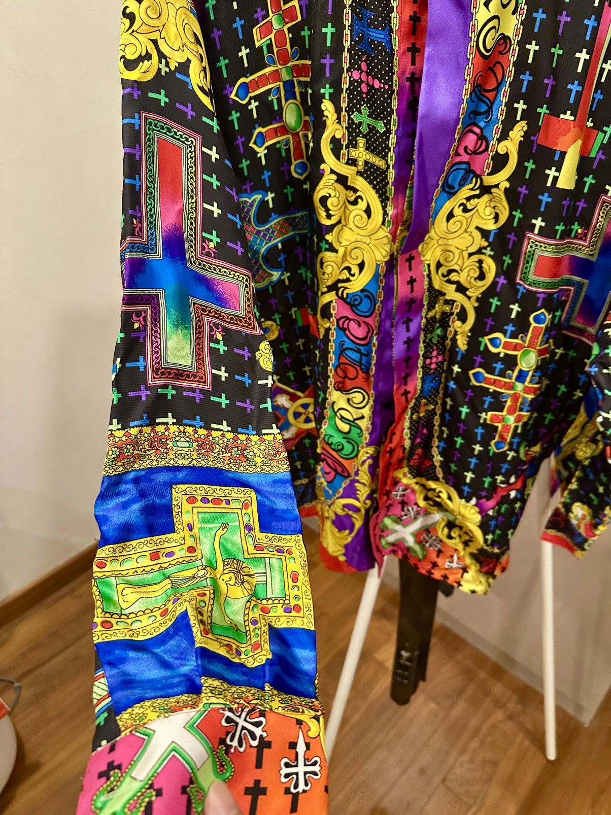Versace Vintage Gianni Versace 1993 / 1994 crucifix silk shirt Size US M / EU 48-50 / 2 - 3 Thumbnail