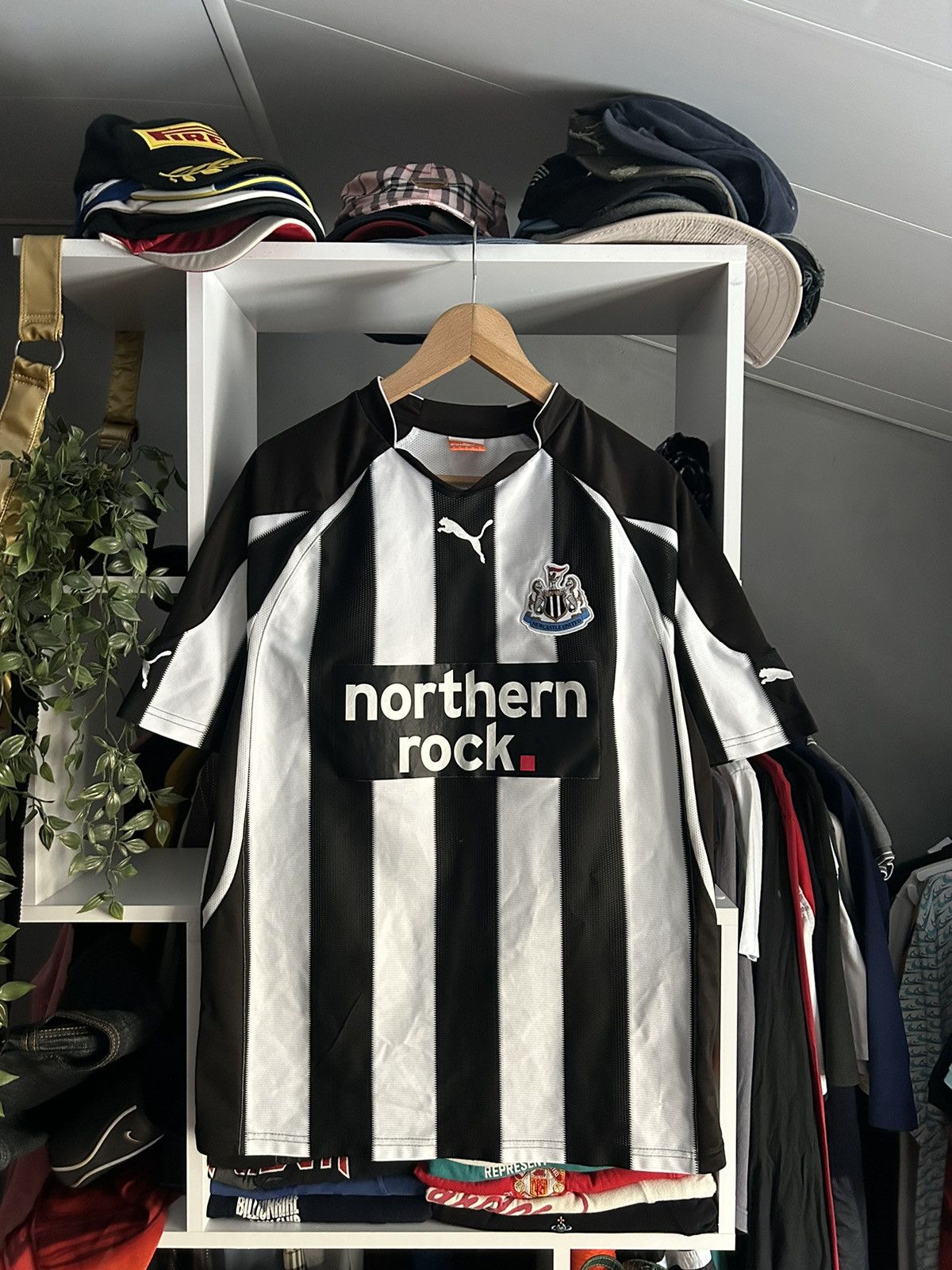 Puma × Vintage Newcastle United puma 2010/11 home soccer jersey Size US M / EU 48-50 / 2 - 1 Thumbnail