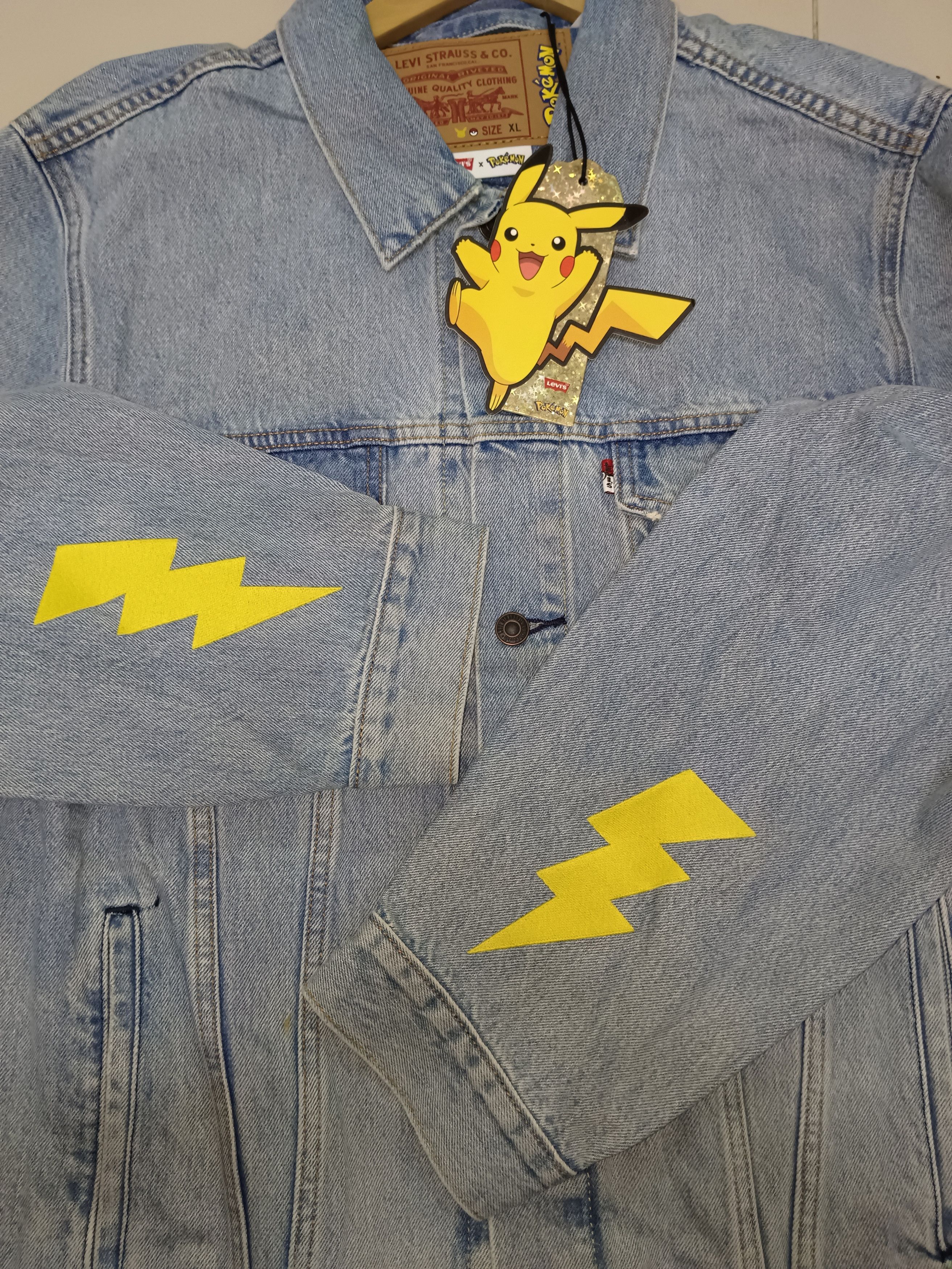 Levi's Levis x Pokemon 25th Anniversary Trucker Denim Jacket Size US XL / EU 56 / 4 - 4 Thumbnail