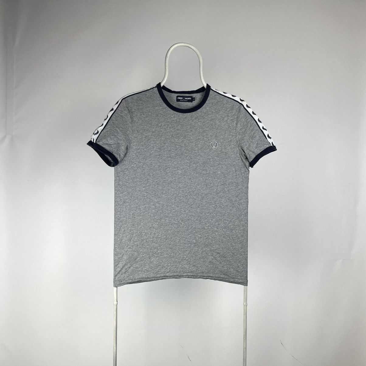 Fred Perry Fred perry tshirt logo sleeve size Small Size US S / EU 44-46 / 1 - 1 Thumbnail