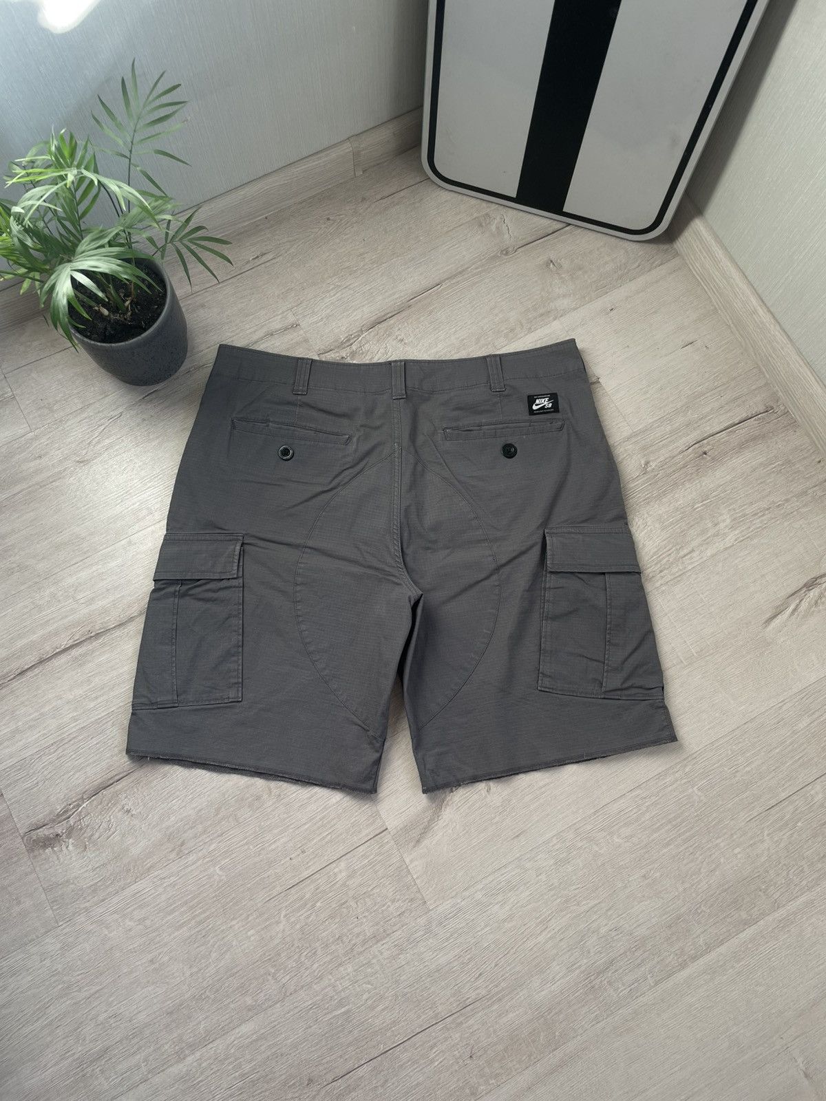 Nike Nike Sb Ripstop Cargo Shorts Skateboard Size US 36 / EU 52 - 1 Thumbnail