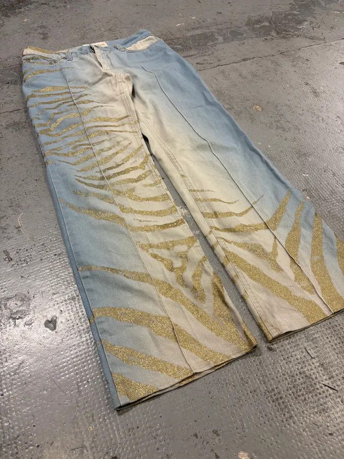 Roberto Cavalli 2000s Roberto Cavalli Light Blue Denim Gold Zebra Print Jeans Size 28" / US 6 / IT 42 - 8 Thumbnail