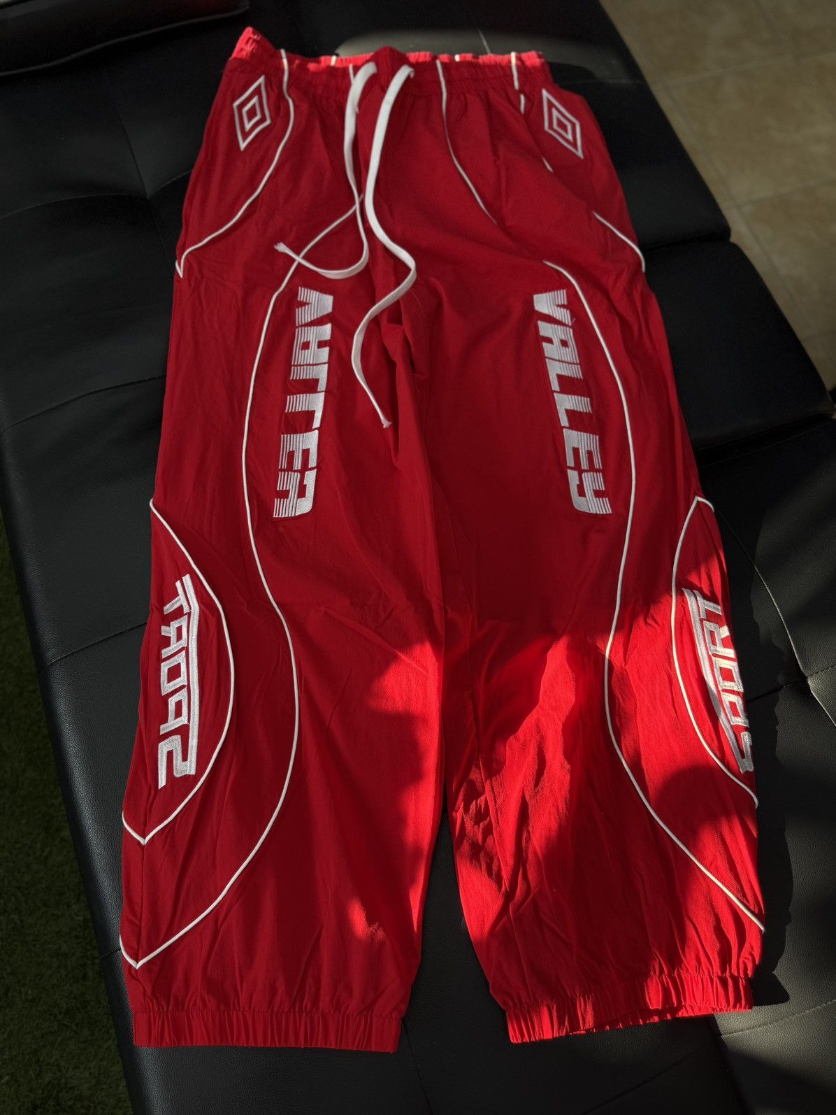 Vale Valley Red Baggy Shorts Brand New Size L (NEW) Size US 33 - 5 Thumbnail