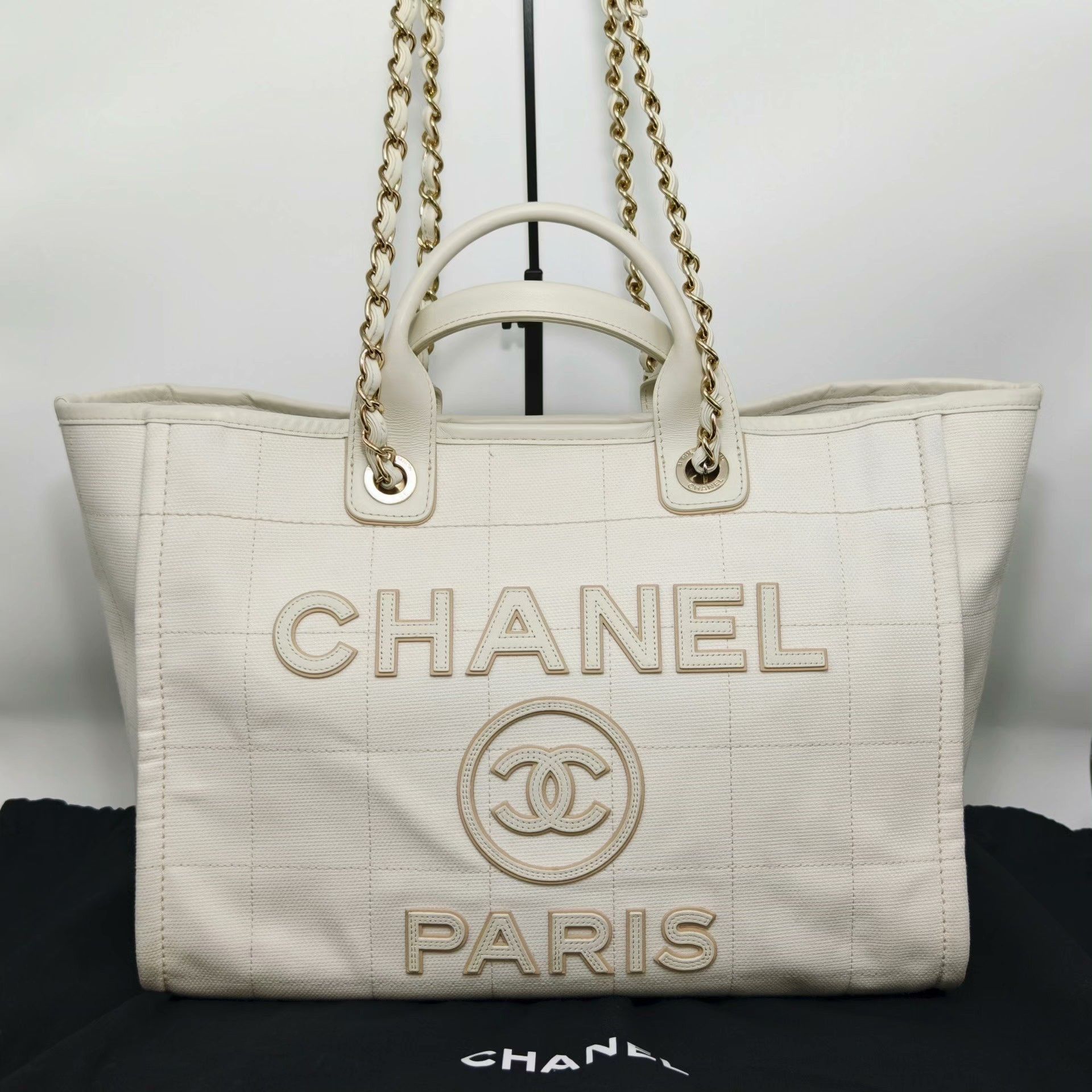 Chanel Pre-loved Bag Very good condition Size ONE SIZE - 1 Thumbnail