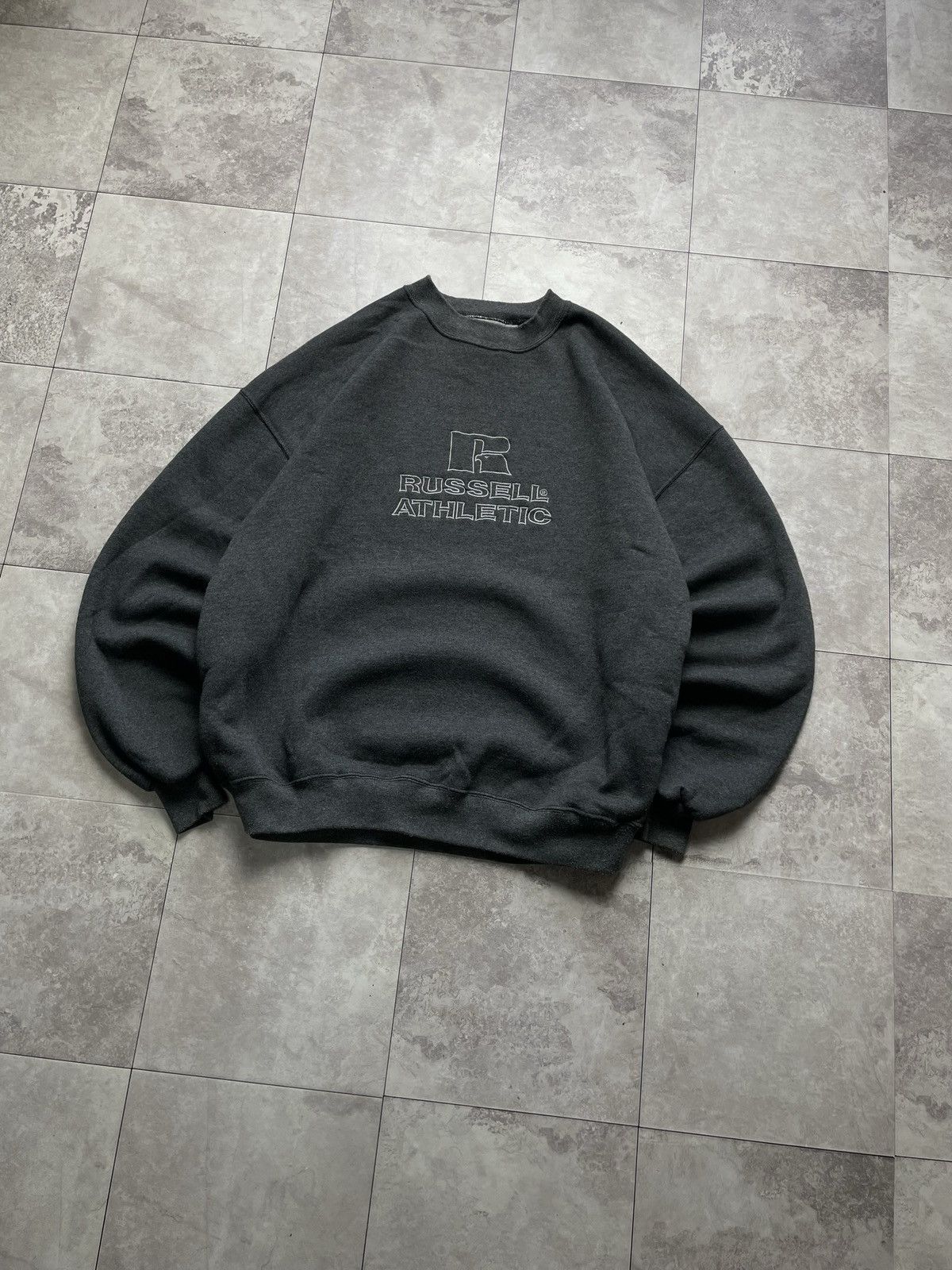 Russell Athletic Vintage Russel Athletic Embroidered Center Logo Sweatshirt Size US XXL / EU 58 / 5 - 4 Thumbnail
