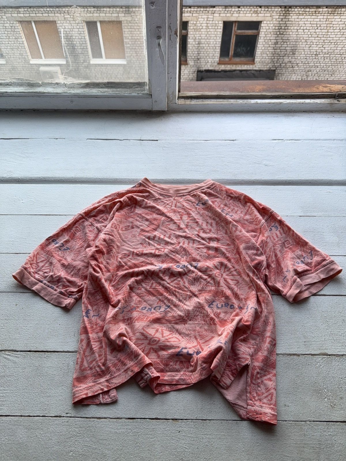 Retro Vintage 90s European Over Print Aztec Pattern T shirt