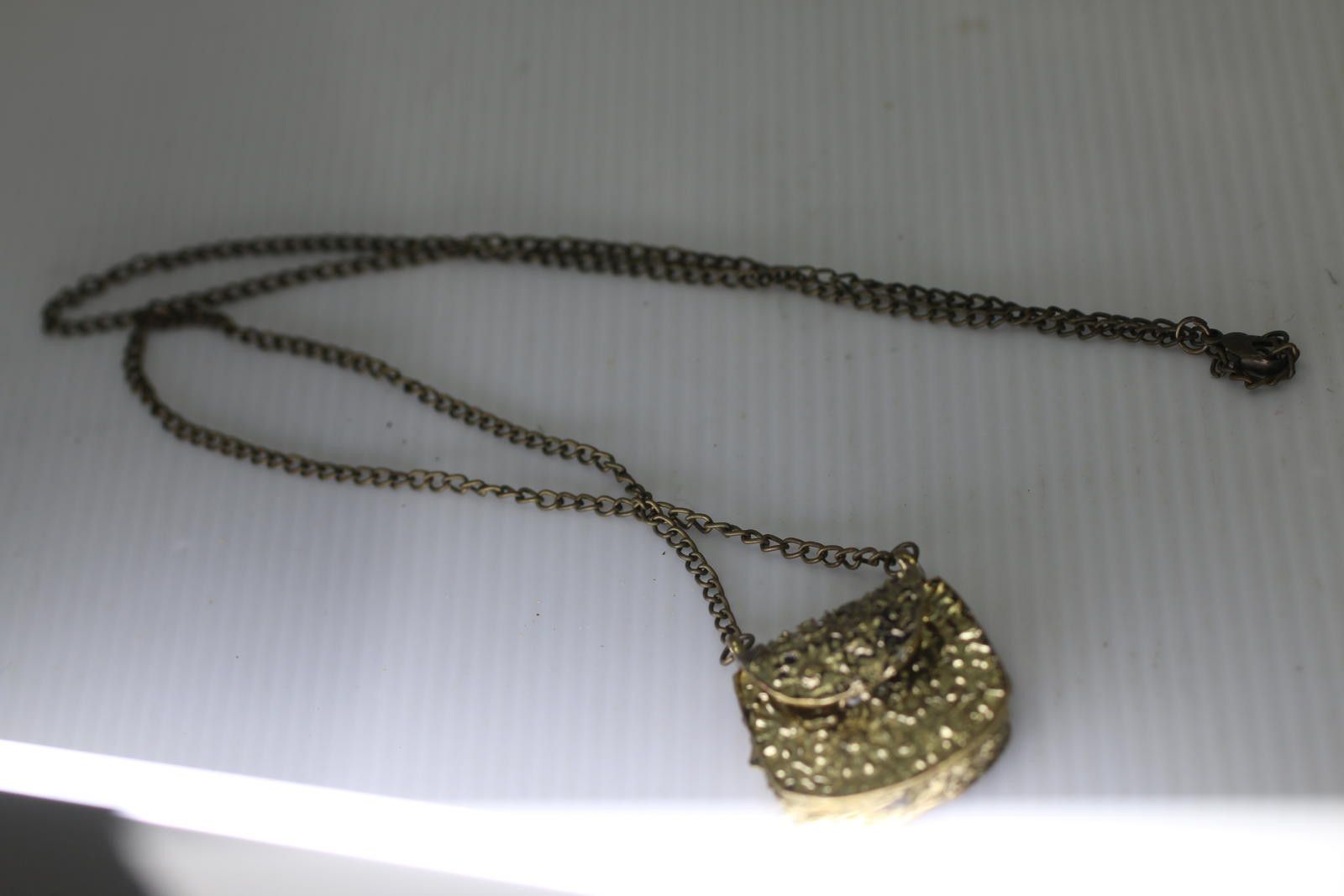 Unknown London Vintage Gold Tone Mini Purse Locket Pendant Necklace Floral Size ONE SIZE - 3 Thumbnail