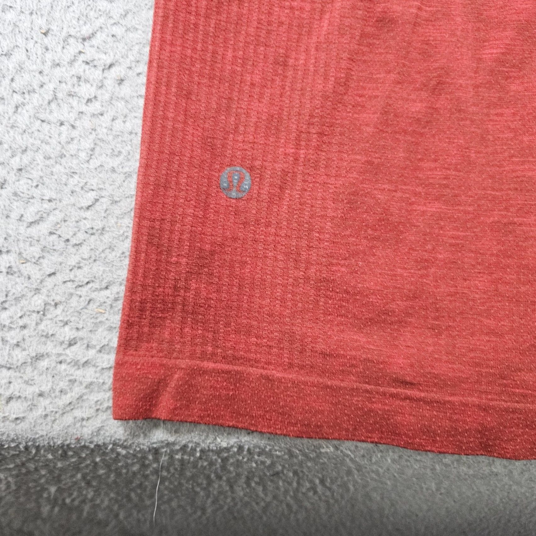 Lululemon Lululemon Polo Shirt Mens XS Red Movement Is Medicine Athletic Performance Size US M / EU 48-50 / 2 - 4 Thumbnail