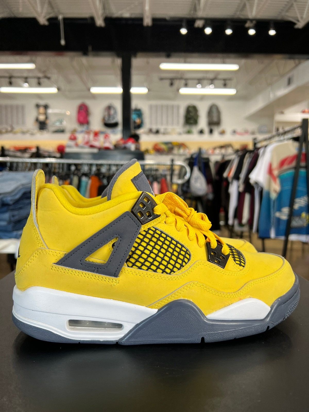 Jordan Brand Air Jordan 4 Lightning Sz. 6.5Y (2021) Size US 6.5 / EU 39-40 - 6 Thumbnail