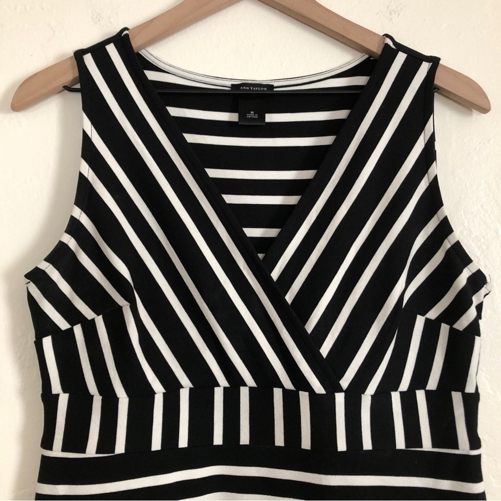 Ann Taylor Ann Taylor Black White Stripe Sleeveless Fitted V-Neck Dress Size M / US 6-8 / IT 42-44 - 3 Thumbnail
