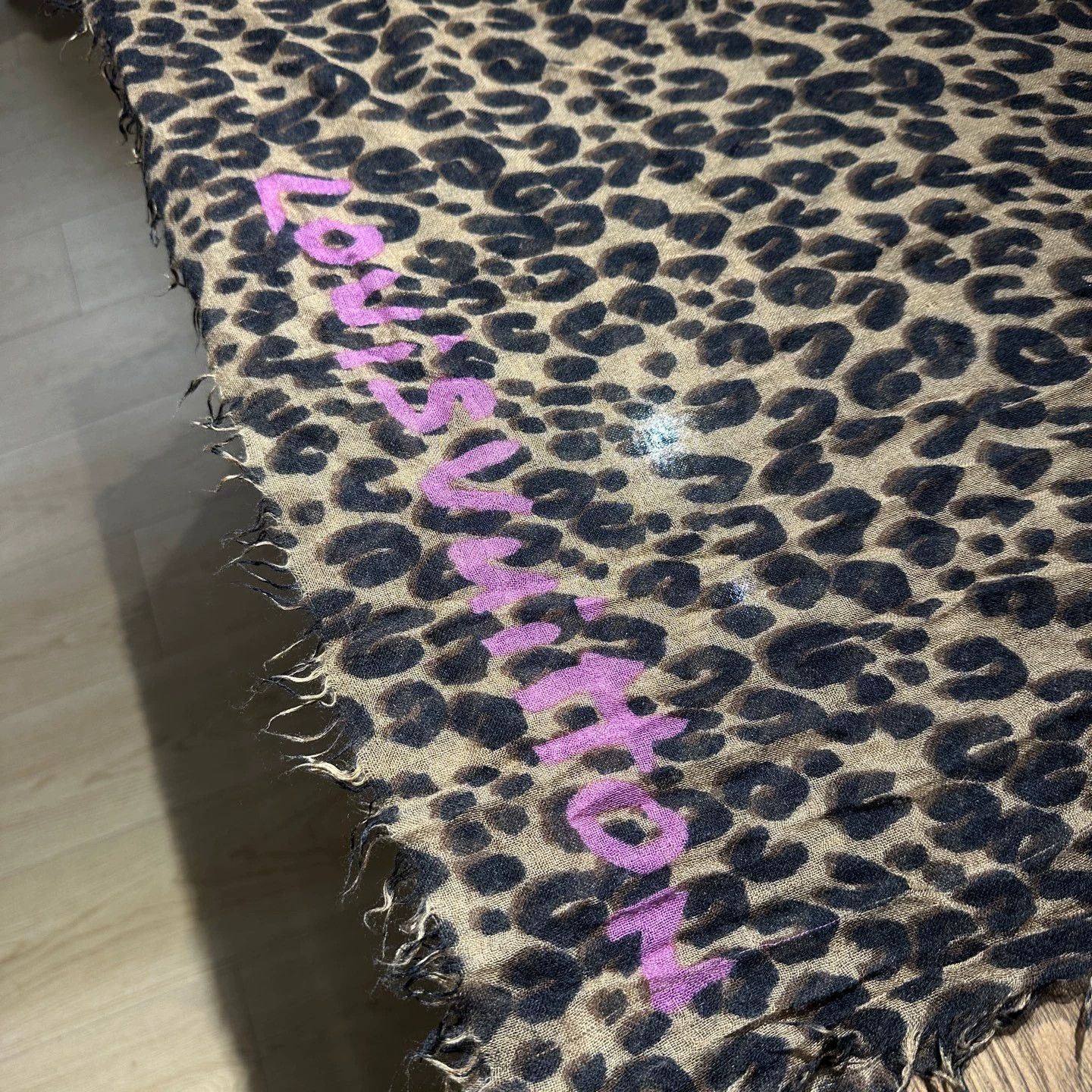Louis Vuitton Louis Vuitton Leopard Print Monogram Cashmere Shawl Scarf Size ONE SIZE - 6 Thumbnail
