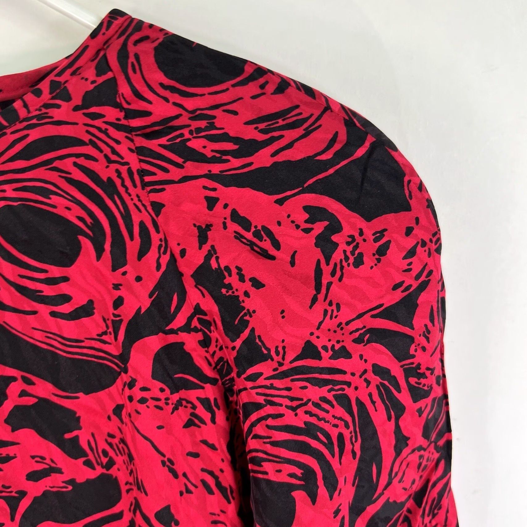 Vintage VINTAGE Argenti Rose Floral 100% Silk Dress Womens Size 6 Red Black Knee Length Long Sleeve Round Neck Jacket Dress Size M / US 6-8 / IT 42-44 - 2 Thumbnail