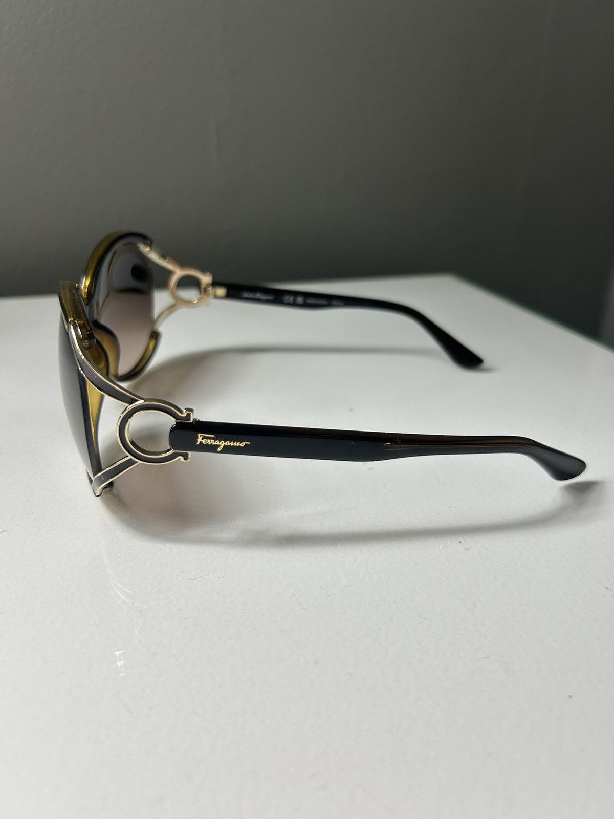 Salvatore Ferragamo Salvatore Ferragamo SF600S Brown Oval Shaped Sunglasses Size ONE SIZE - 9 Thumbnail
