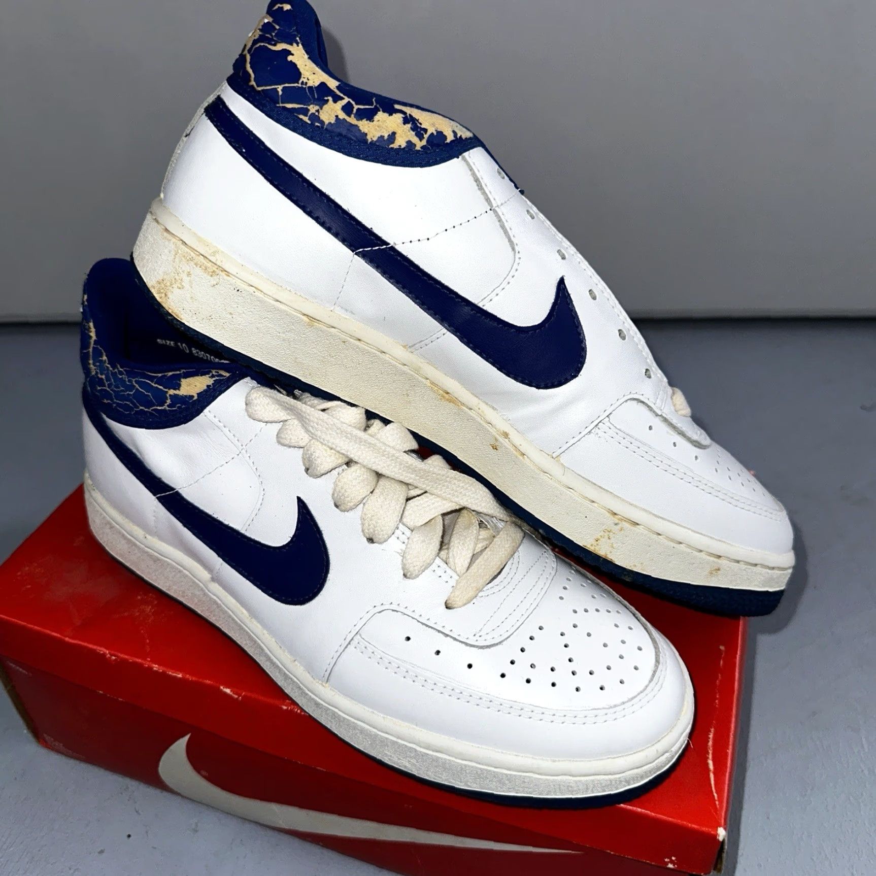 Nike VINTAGE Nike Sky Force 3/4 Sneakers Men 10 White Blue 80s Athletic Size US 10 / EU 43 - 2 Thumbnail