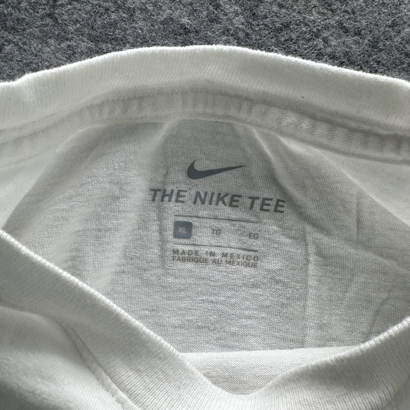 Nike Nike Shirt Mens XL White 2020 Just Do It World Flags Swoosh Graphic Tee Crewneck Size US XL / EU 56 / 4 - 4 Thumbnail