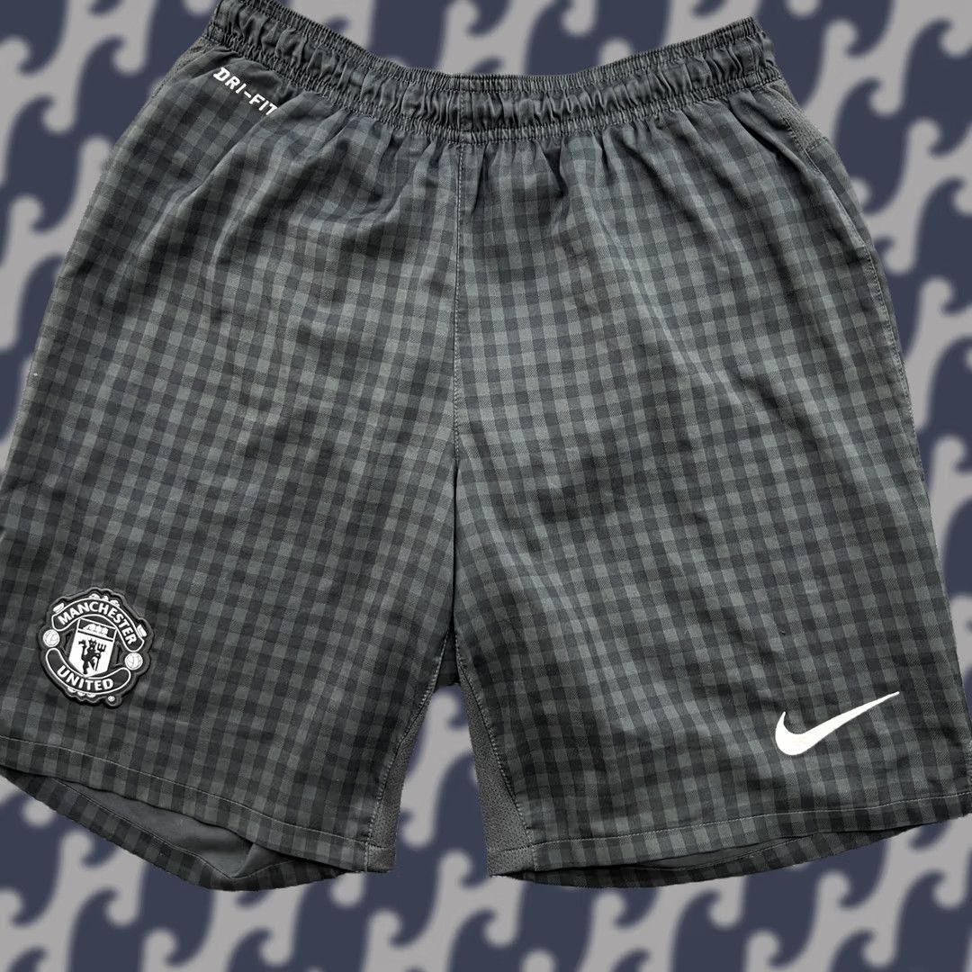 Nike Nike Manchester United 2012-2013 Away Mens Shorts M Gray Football Quick Dry Water Resistant Nike Shorts Mens Medium Gray Football Size US 31 - 1 Thumbnail