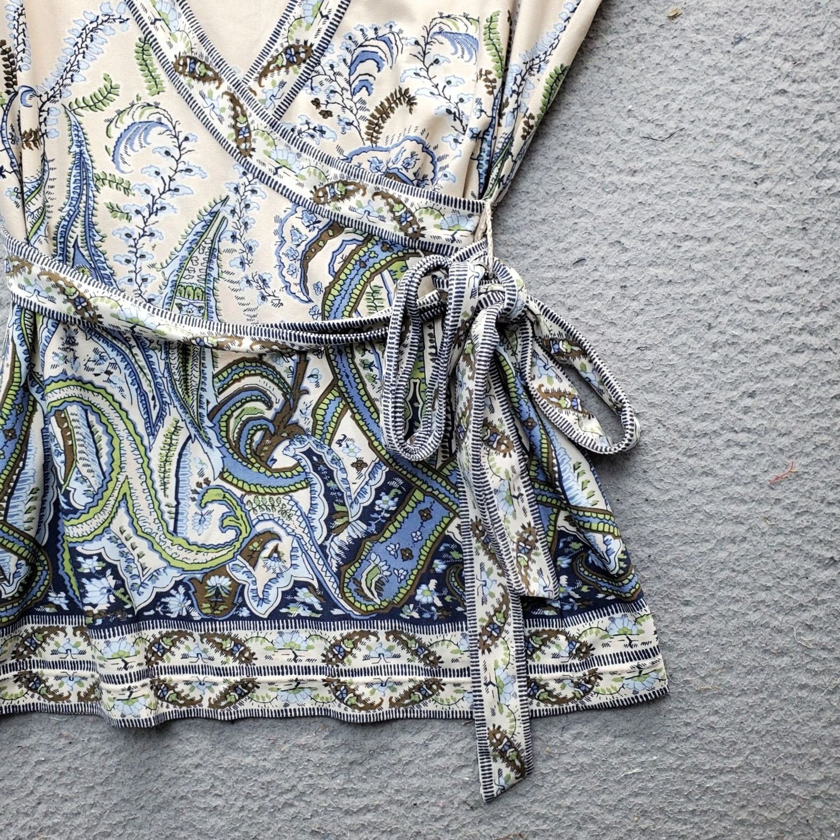 Bcbgmaxazria BCBGMAXAZRIA Womens Size S Mini Dress Multicolor Paisley Print Tie Waist V Neck Wrap Casual Dress Size S / US 4 / IT 40 - 3 Thumbnail