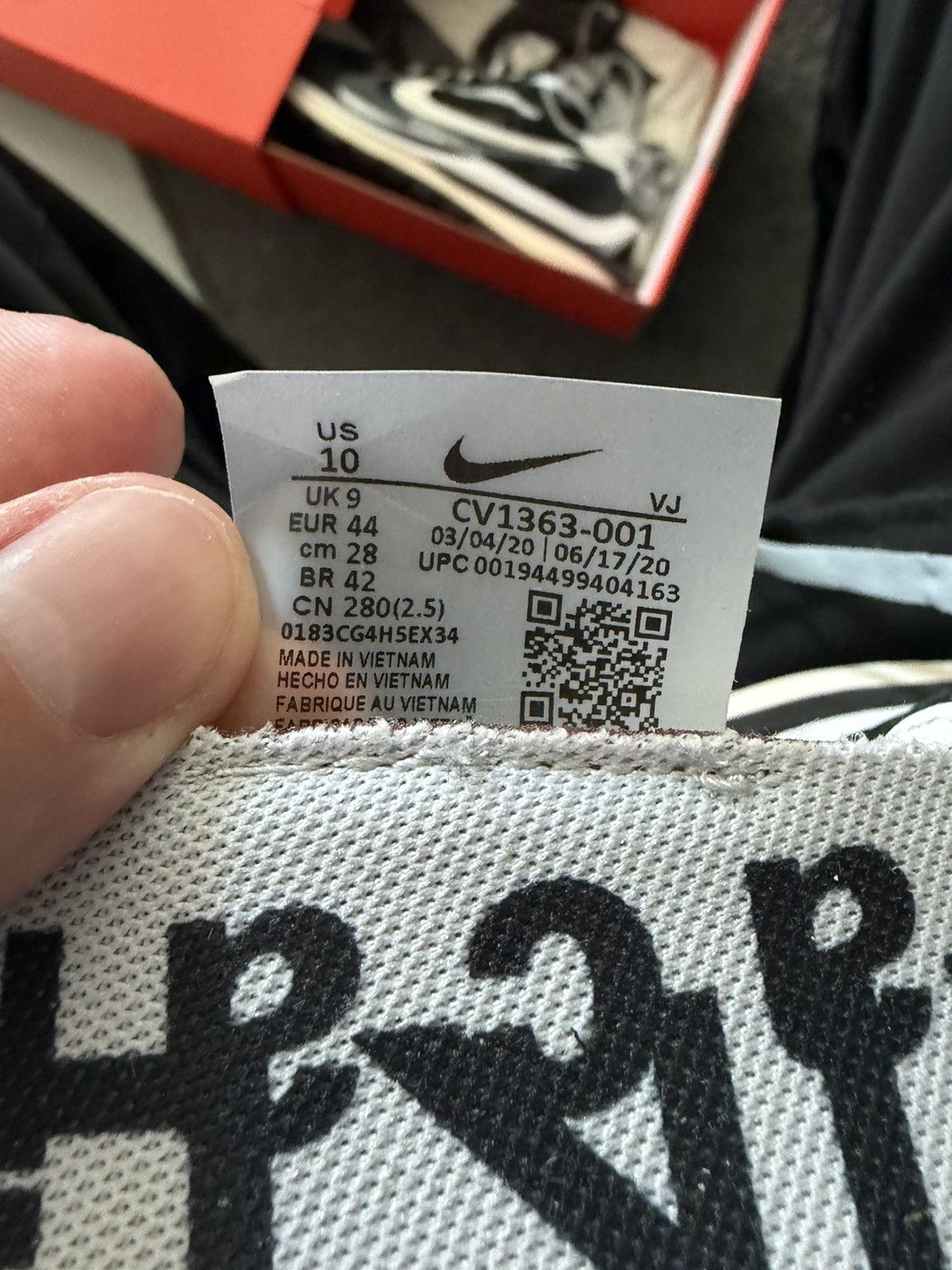Nike × Sacai Nike Vaporwaffle Sacai Black White Size US 10 / EU 43 - 12 Thumbnail
