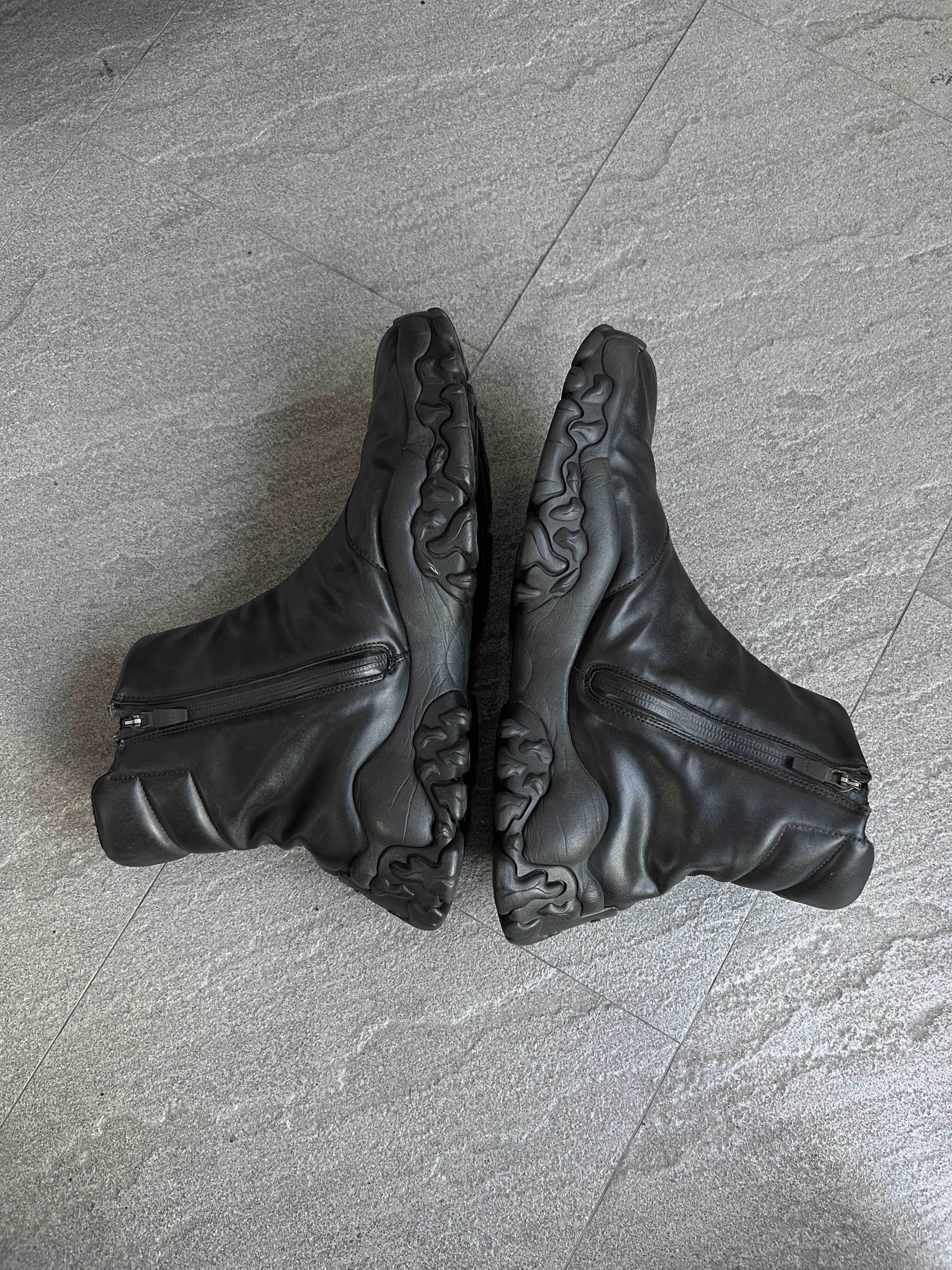 McQ Alexander McQueen McQ Alexander McQueen Chunky Vibram Crimp Chelsea Boots Size US 11 / EU 44 - 4 Thumbnail