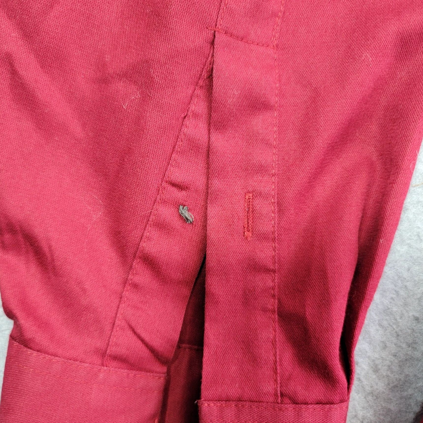 Van Heusen Van Heusen shirt Mens Dress Shirt Long Sleeve 15.5 32/33 Lux Sateen wrinkle free Medium Red Cotton Blend Polyester Size 40R - 3 Thumbnail