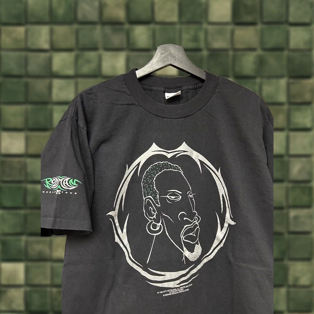 Vintage VINTAGE Dennis Rodman MTV World Tour 1996 Promo Tee Large Black T-Shirt Unisex Adults Crew Neck Short Sleeve 90s Glow in the Dark Men/Women Size US L / EU 52-54 / 3 - 1 Thumbnail