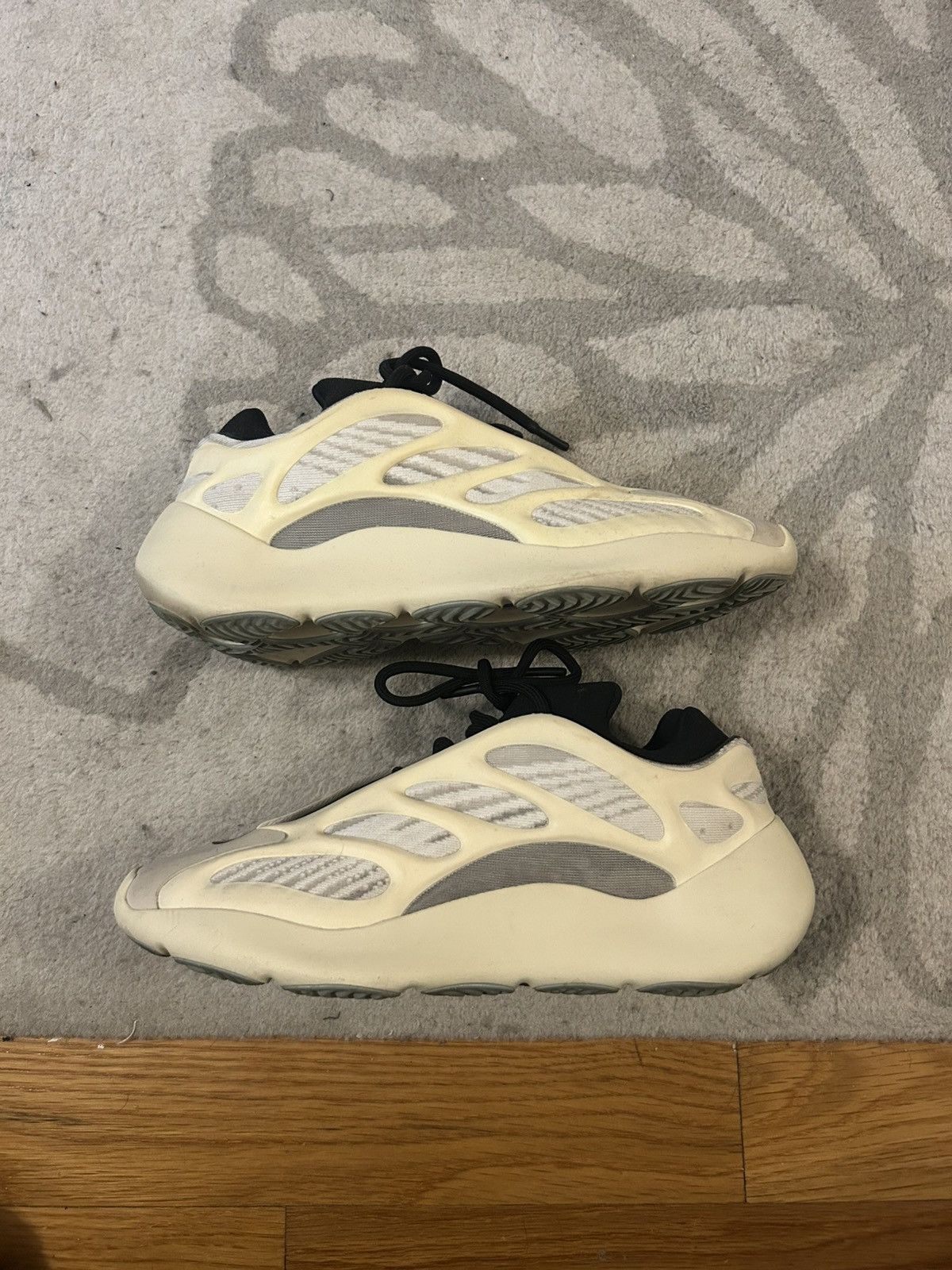 Yeezy Adidas Yeezy 700 v3 Size US 9.5 / EU 42-43 - 1 Thumbnail