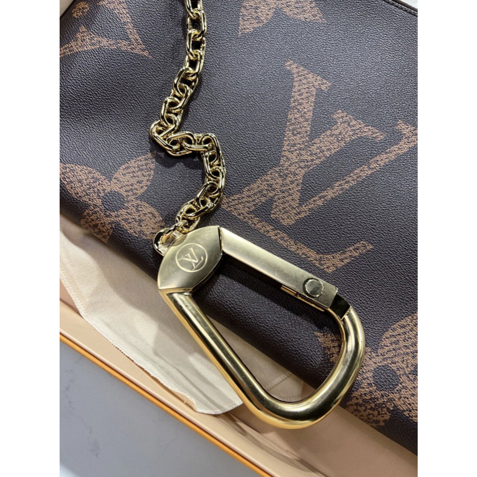 Louis Vuitton Louis Vuitton Pochette Clés XL Monogram Chain Runway Bag Size ONE SIZE - 7 Thumbnail