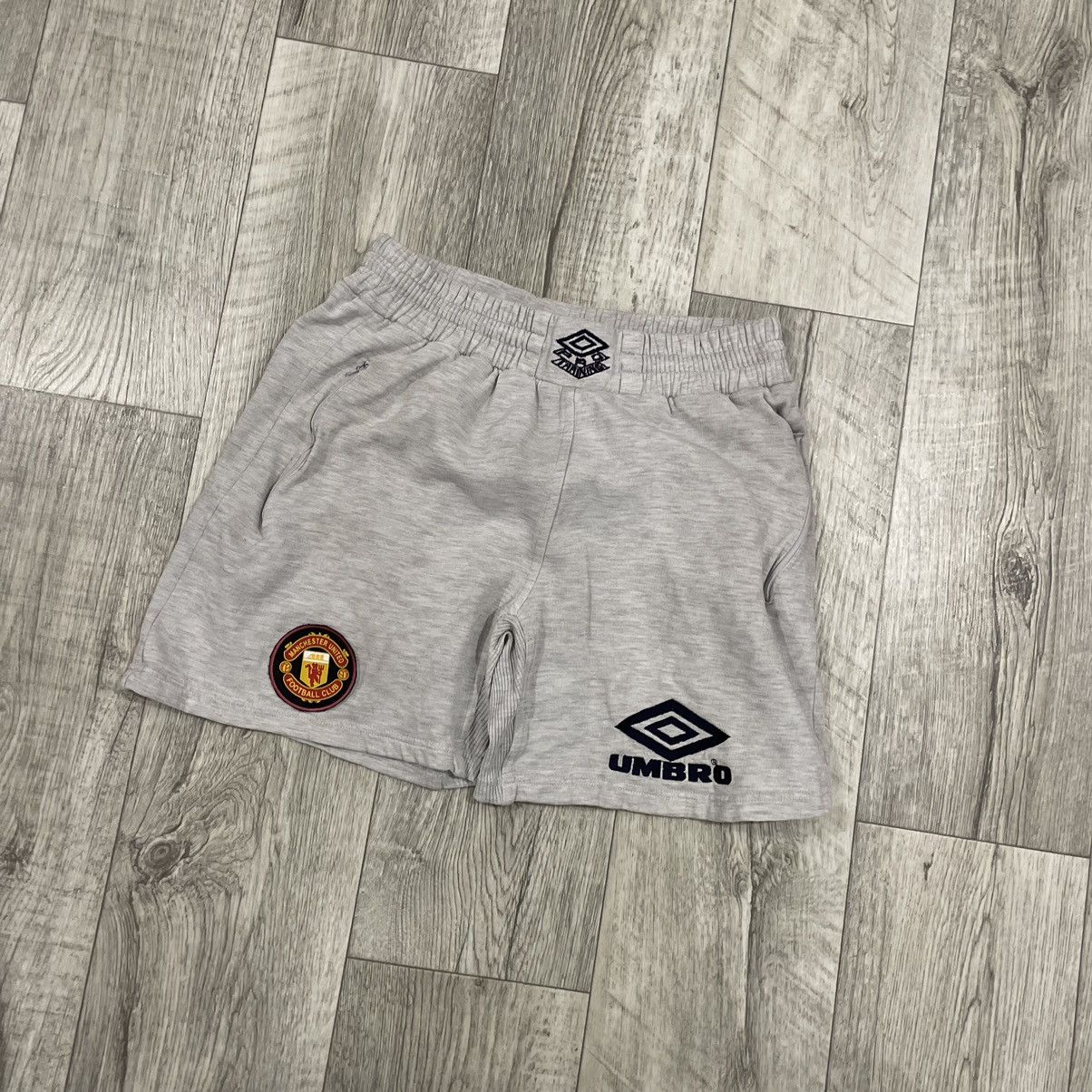 Umbro × Vintage 90s MANCHESTER UNITED ENGLAND SHORTS UMBRO JERSEY VINTAGE Size US 34 / EU 50 - 1 Thumbnail