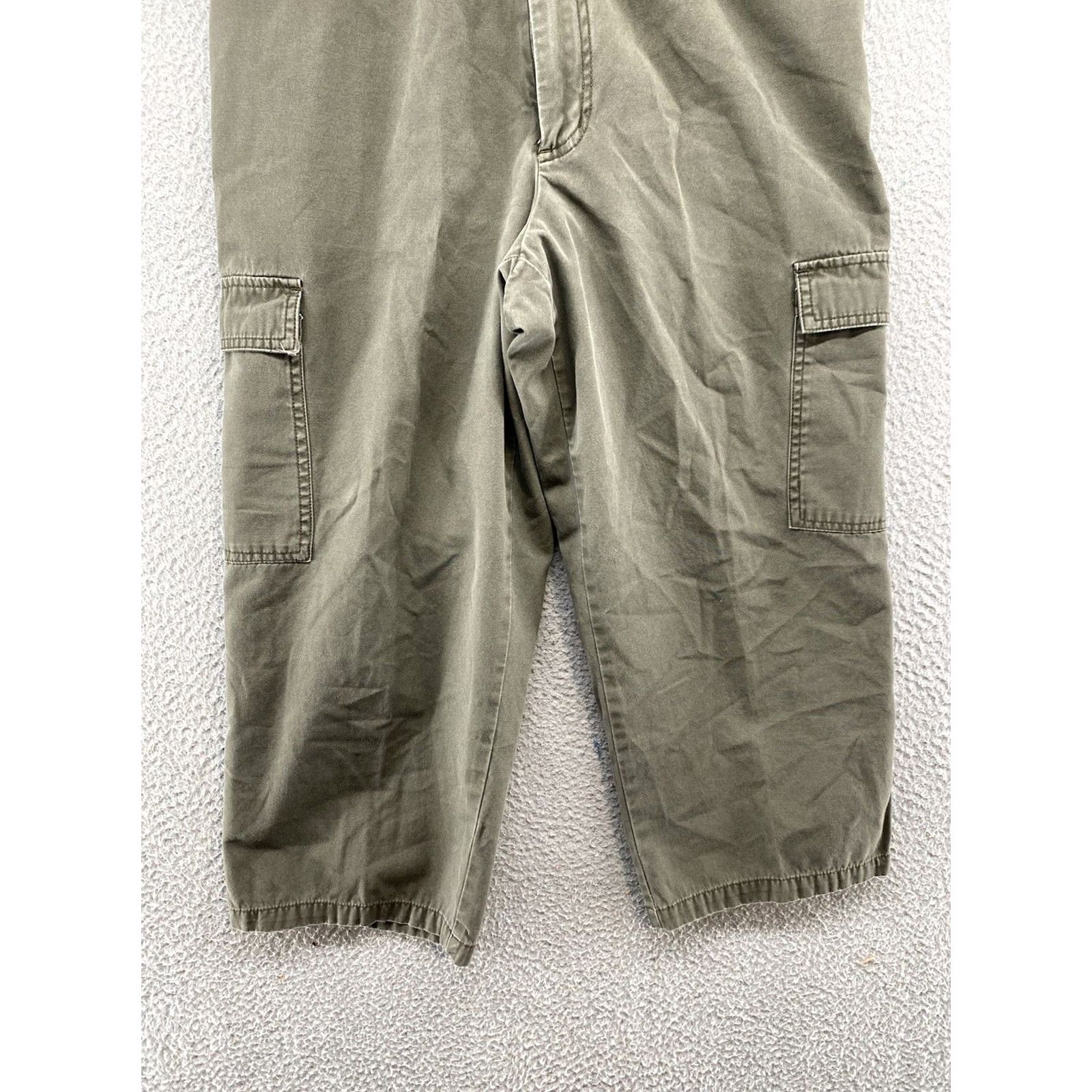 Vintage VINTAGE Rafaella Green Cargo Jean Capris Flap Pockets Women’s Size 10 Capris Jeans Green Rafaella Womens 10 Cargo Pocket 90s Vintage Size 32" / US 10 / IT 46 - 2 Thumbnail