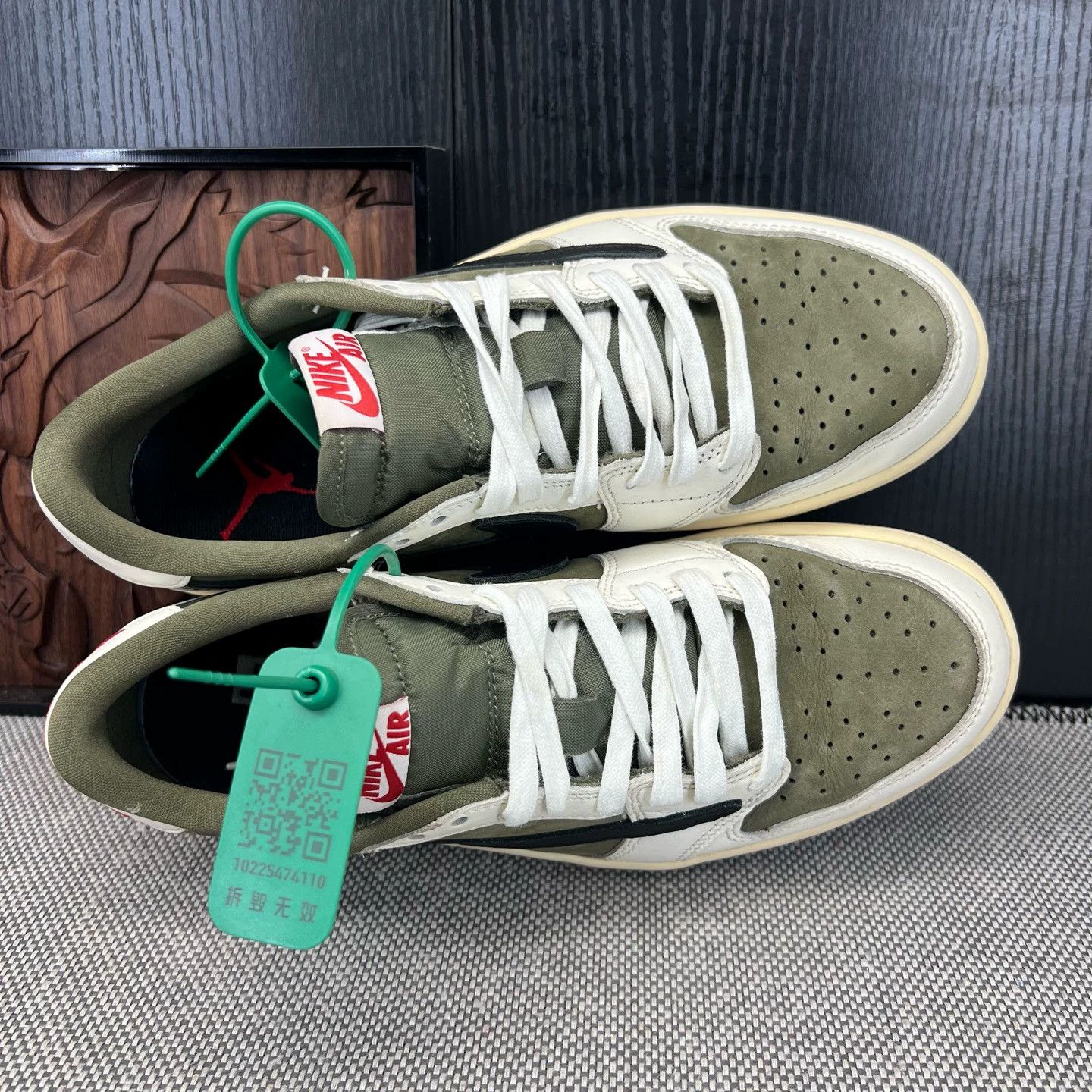 Hermes AJ1 Low TS, Beige/Green Reverse Swoosh 8.0 Size US 8 / EU 41 - 3 Thumbnail