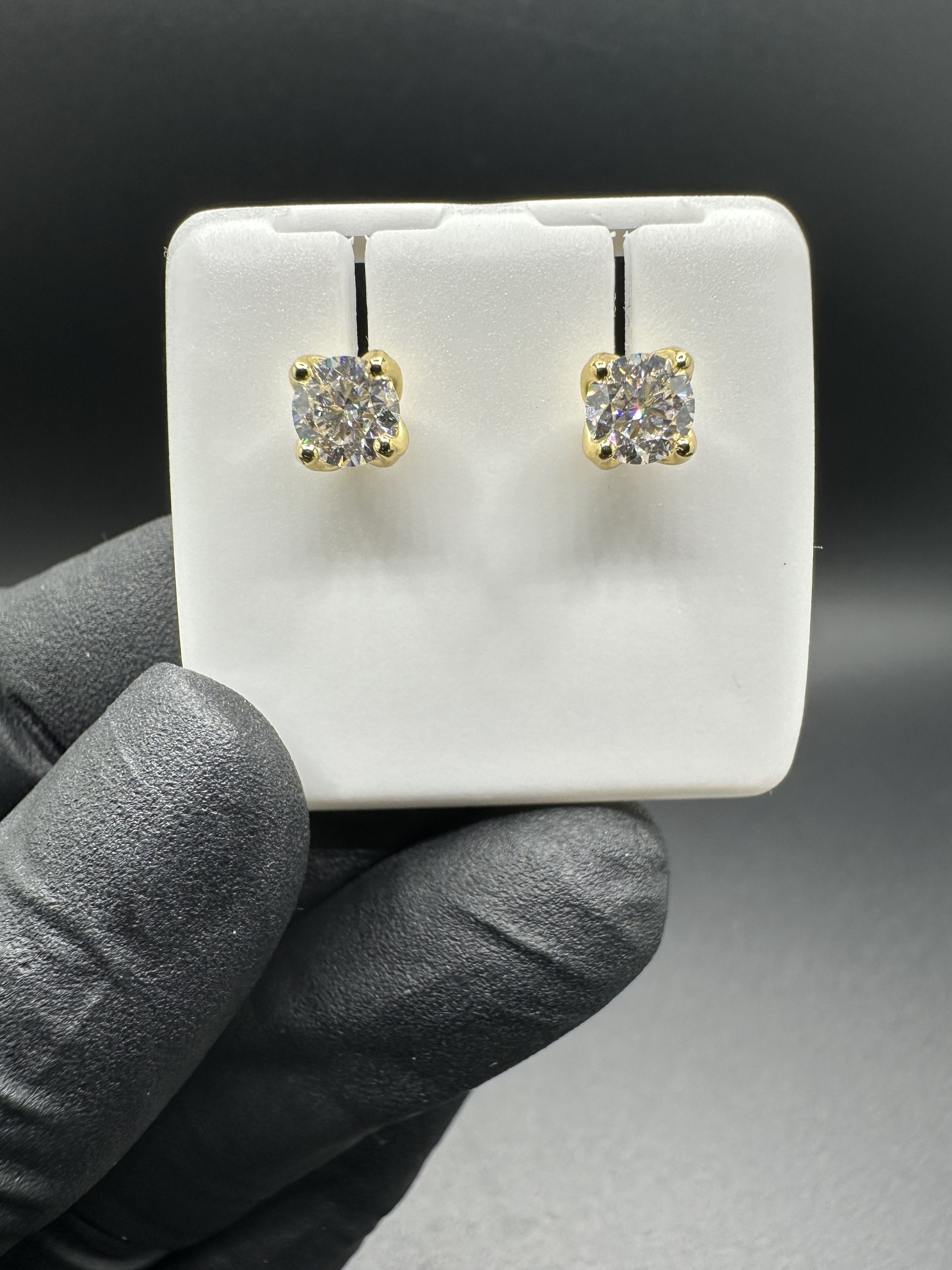Jewelry MOISSANITE STUD SCREW BACK EARRINGS Size ONE SIZE - 1 Thumbnail