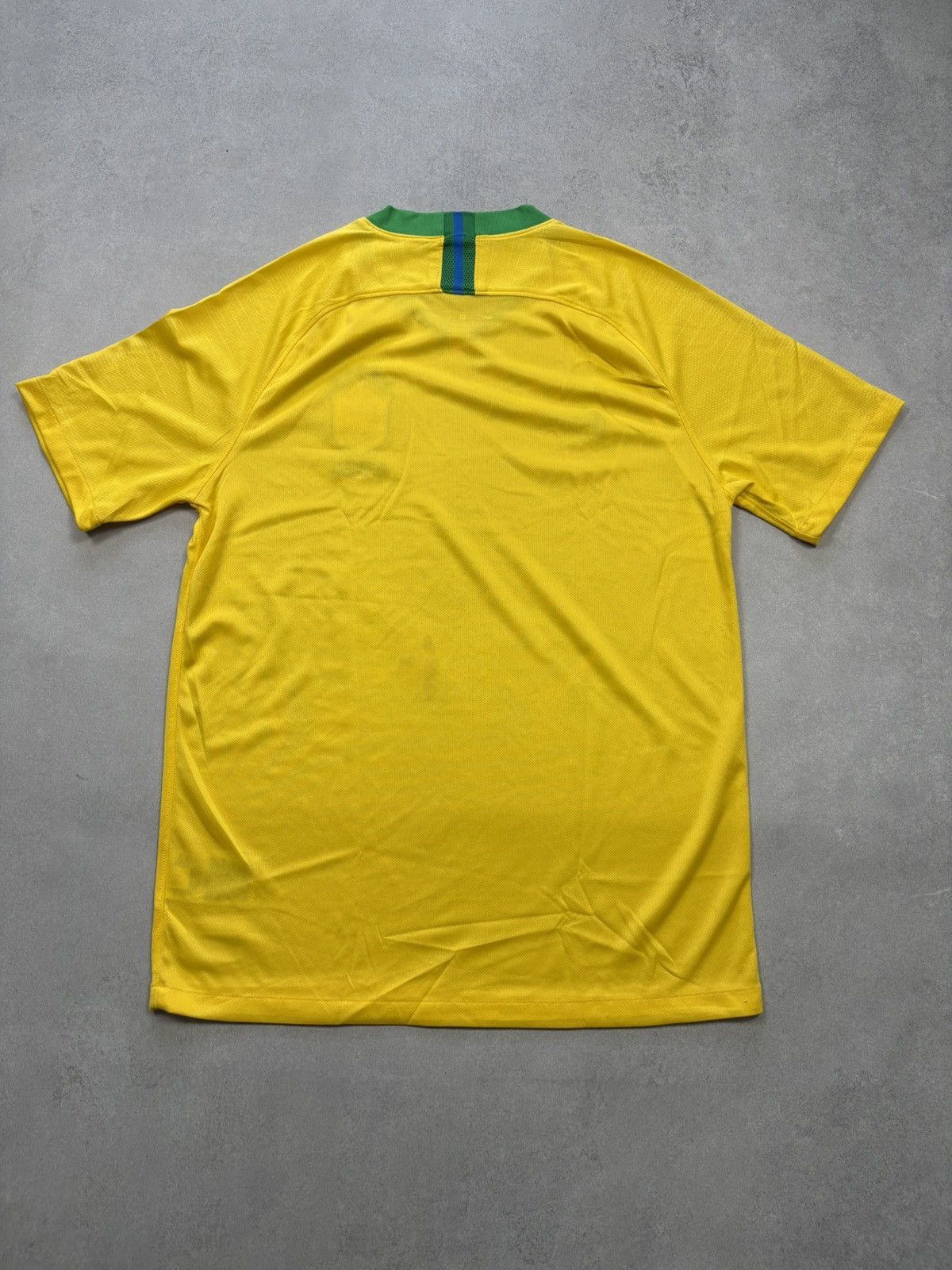 Nike Brazil Nike 2018 2019 Home Jersey World Cup Soccer Shirt Size US M / EU 48-50 / 2 - 16 Thumbnail