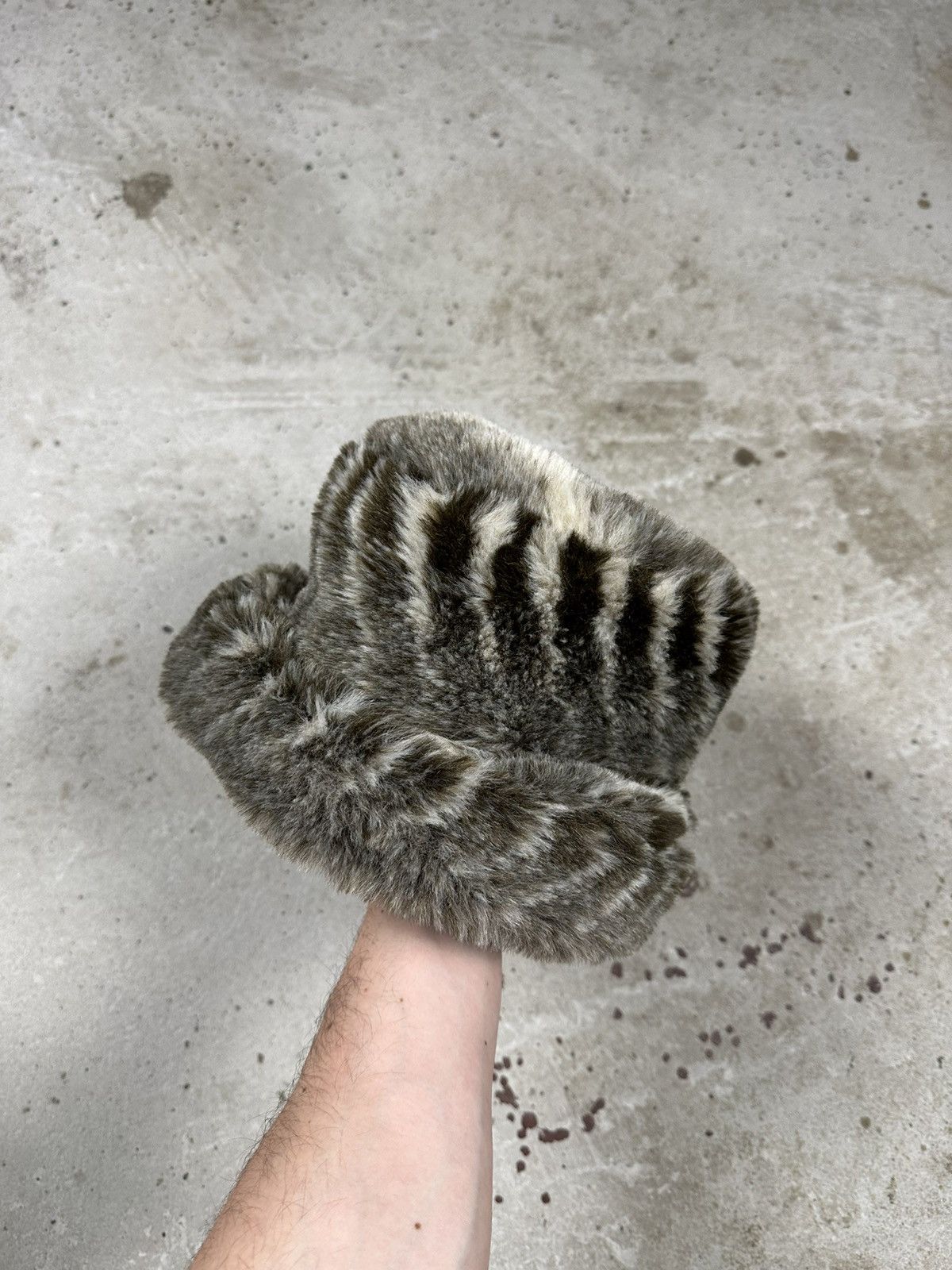 If Six Was Nine × Japanese Brand × Le Grande Bleu (L.G.B.) Vintage 90s Faux Fur Winter Fuzzy Bucket Hat Beanie Size ONE SIZE - 2 Thumbnail