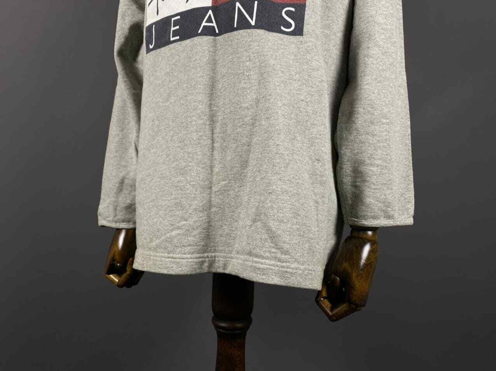 Tommy Hilfiger Men Vintage Tommy Hilfiger Big Jumeper Size M Made in USA Size US M / EU 48-50 / 2 - 3 Thumbnail