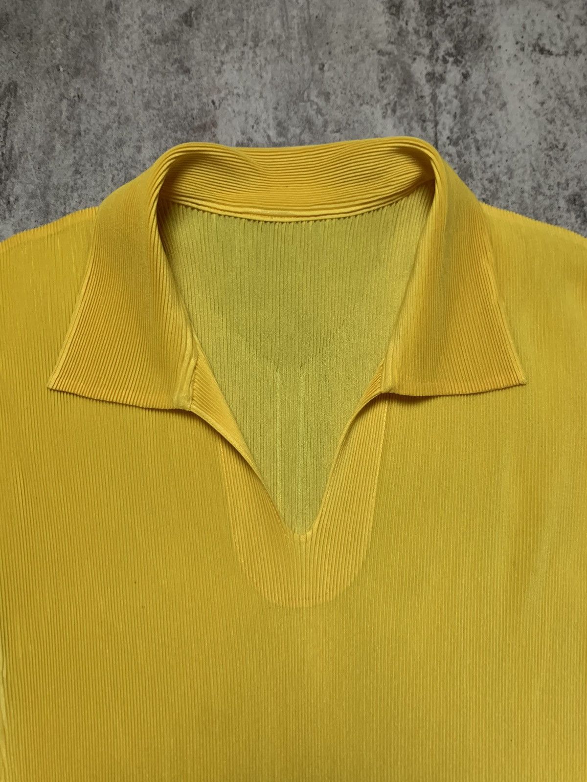 Pleats Please Issey Miyake Pleats Please Issey Miyake Pleated Polo Shirt Size S / US 4 / IT 40 - 2 Thumbnail