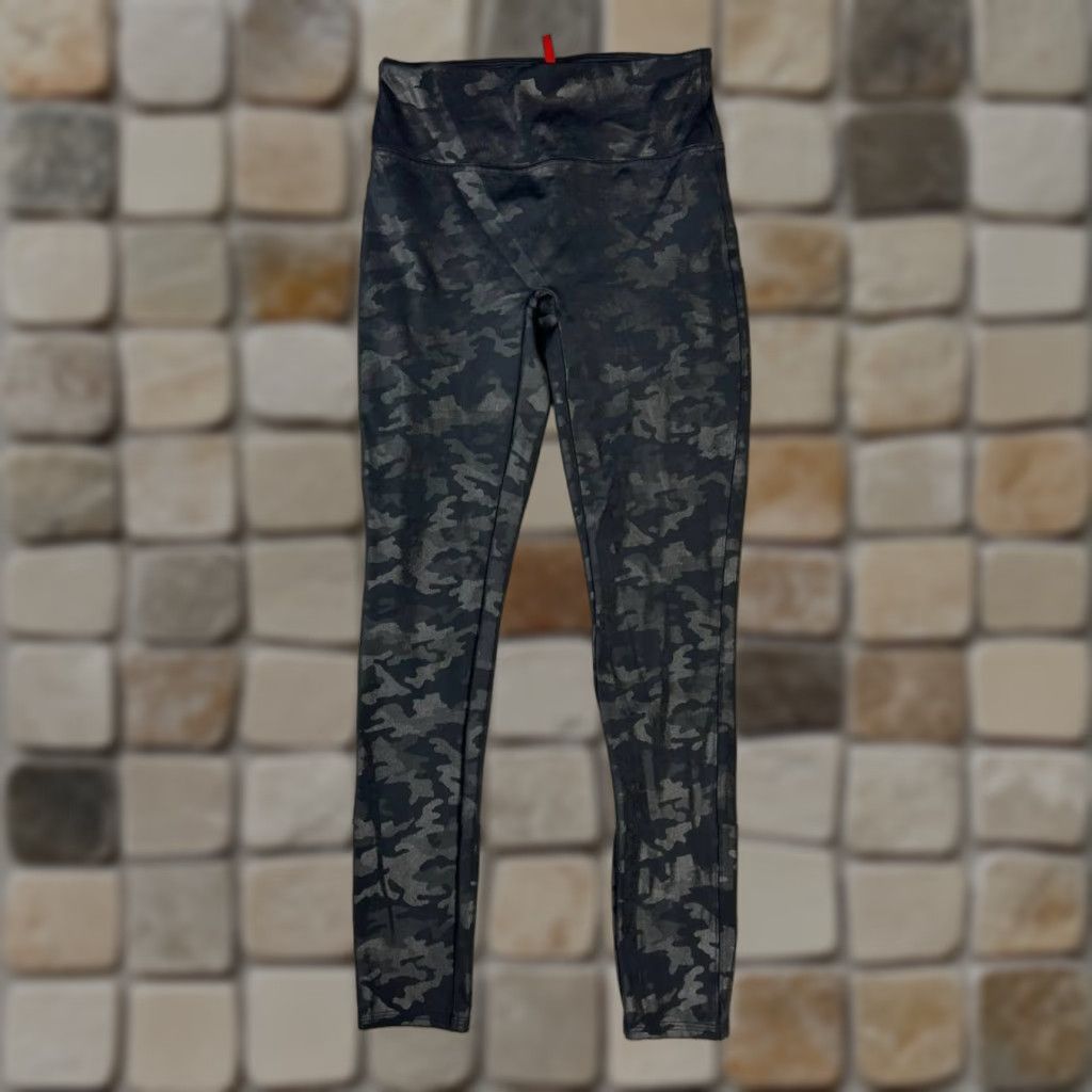 Spanx Spanx Leggings Womens XL Multicolor Camouflage Faux Leather Stretch Mid Rise Elastic Waist Nylon Spandex Pull On Size 40" / US 18 - 1 Thumbnail