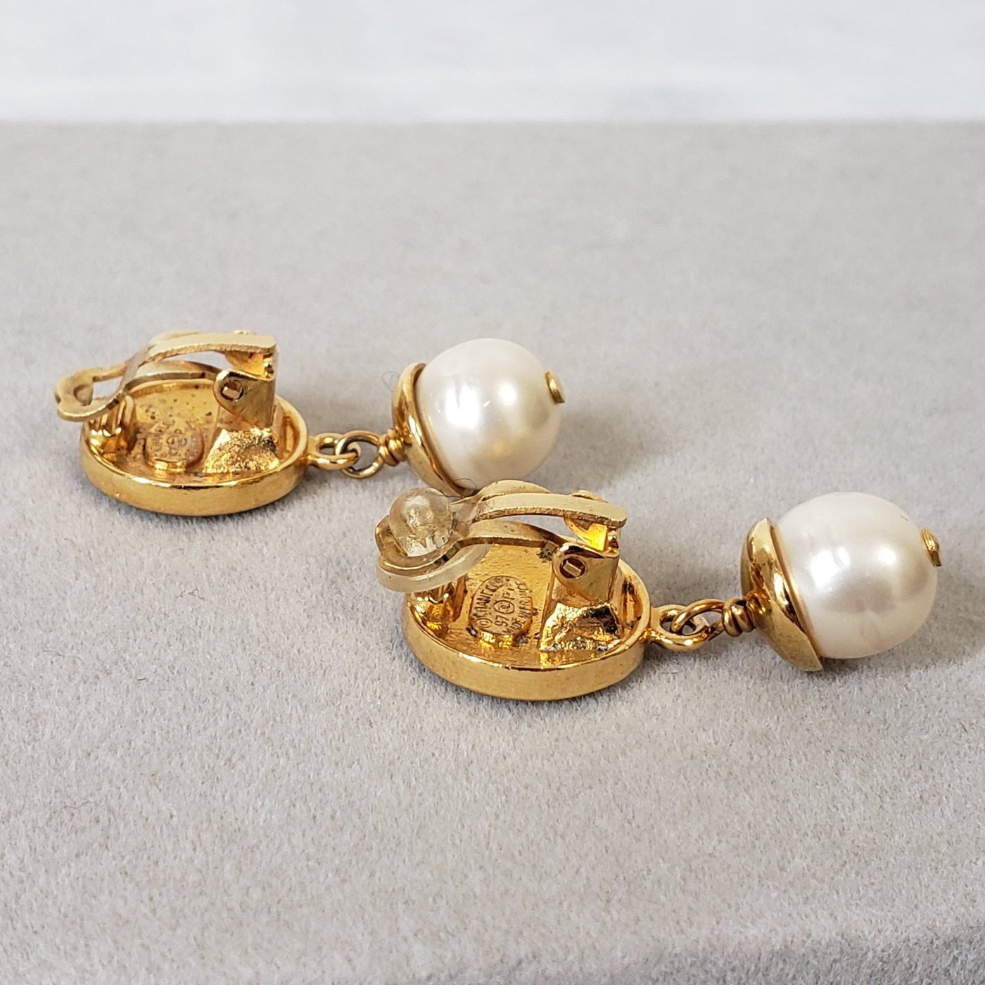 Chanel Chanel Paris CC Faux Pearl Dangle Clip On Size ONE SIZE - 15 Thumbnail