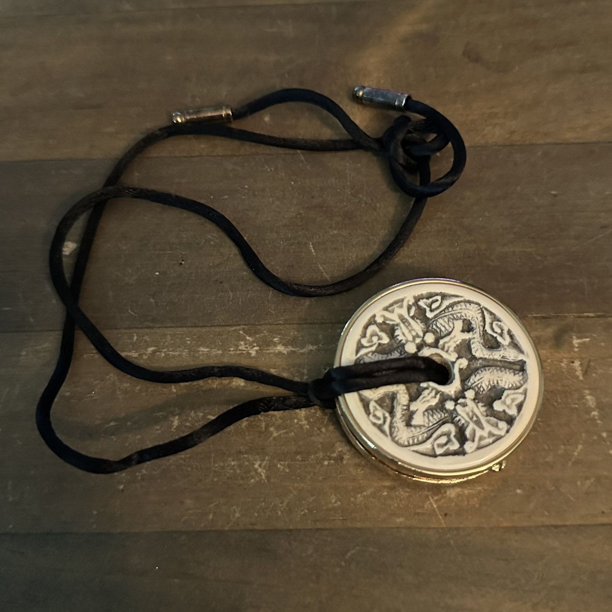 Other × Vintage Vintage Estée Lauder Good Wishes Cinnabar perfume necklace Size ONE SIZE - 2 Thumbnail