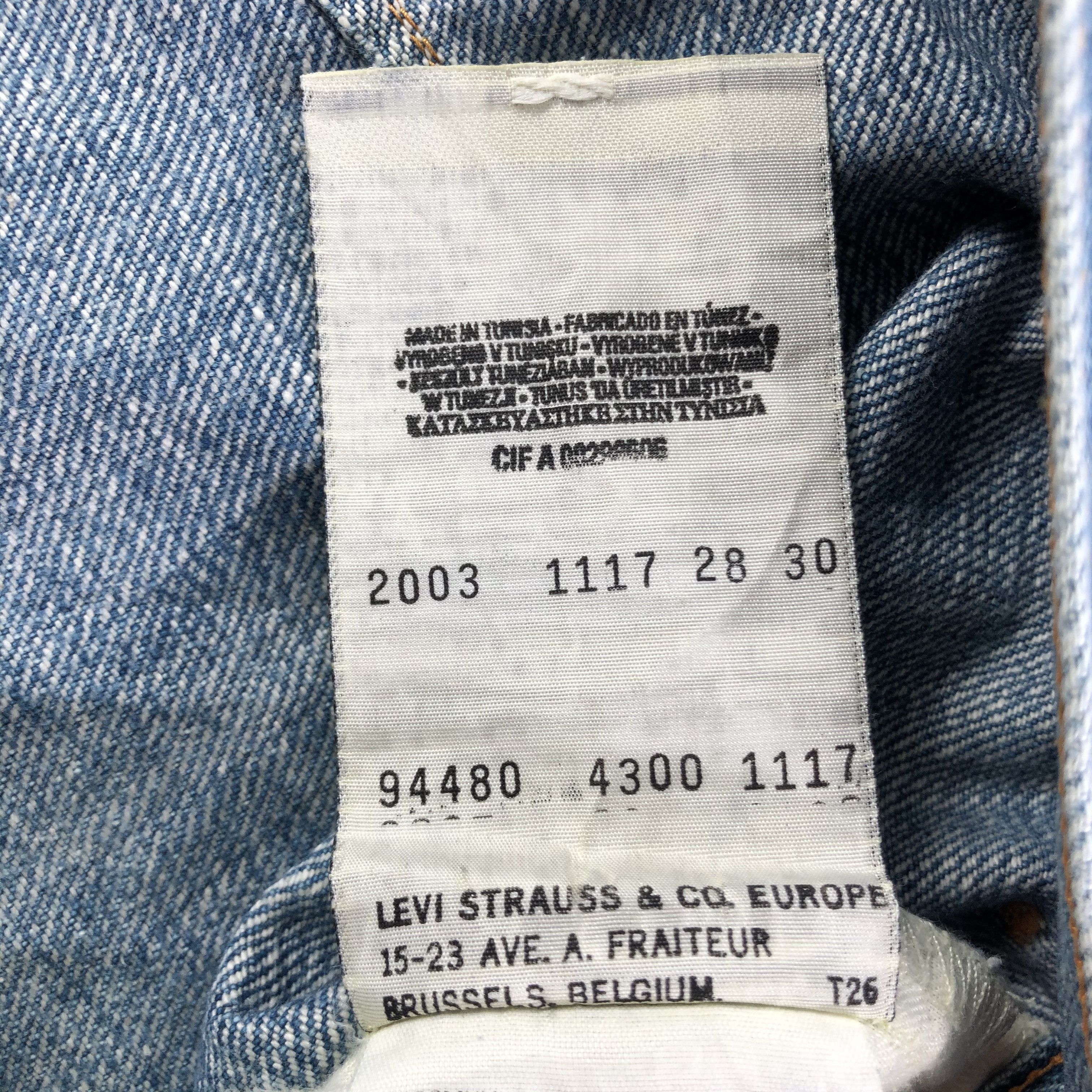 Levi's Vintage Levis Jeans Faded Blue Denim KJ1590 Size US 28 / EU 44 - 9 Thumbnail