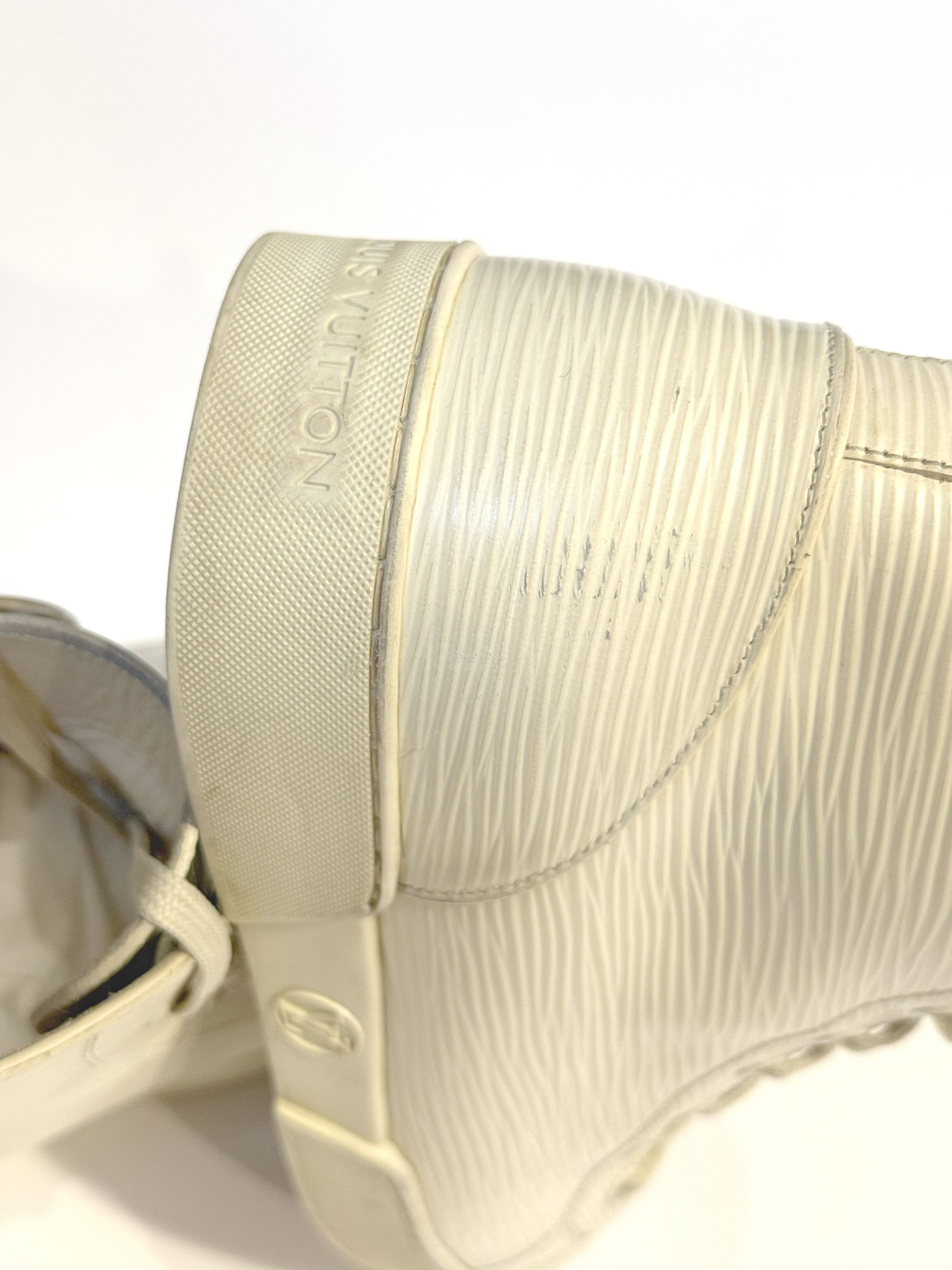 Louis Vuitton Louis Vuitton Epi Leather High-Top Sneaker - Men's Size US 6 Size US 6 / EU 39 - 8 Thumbnail