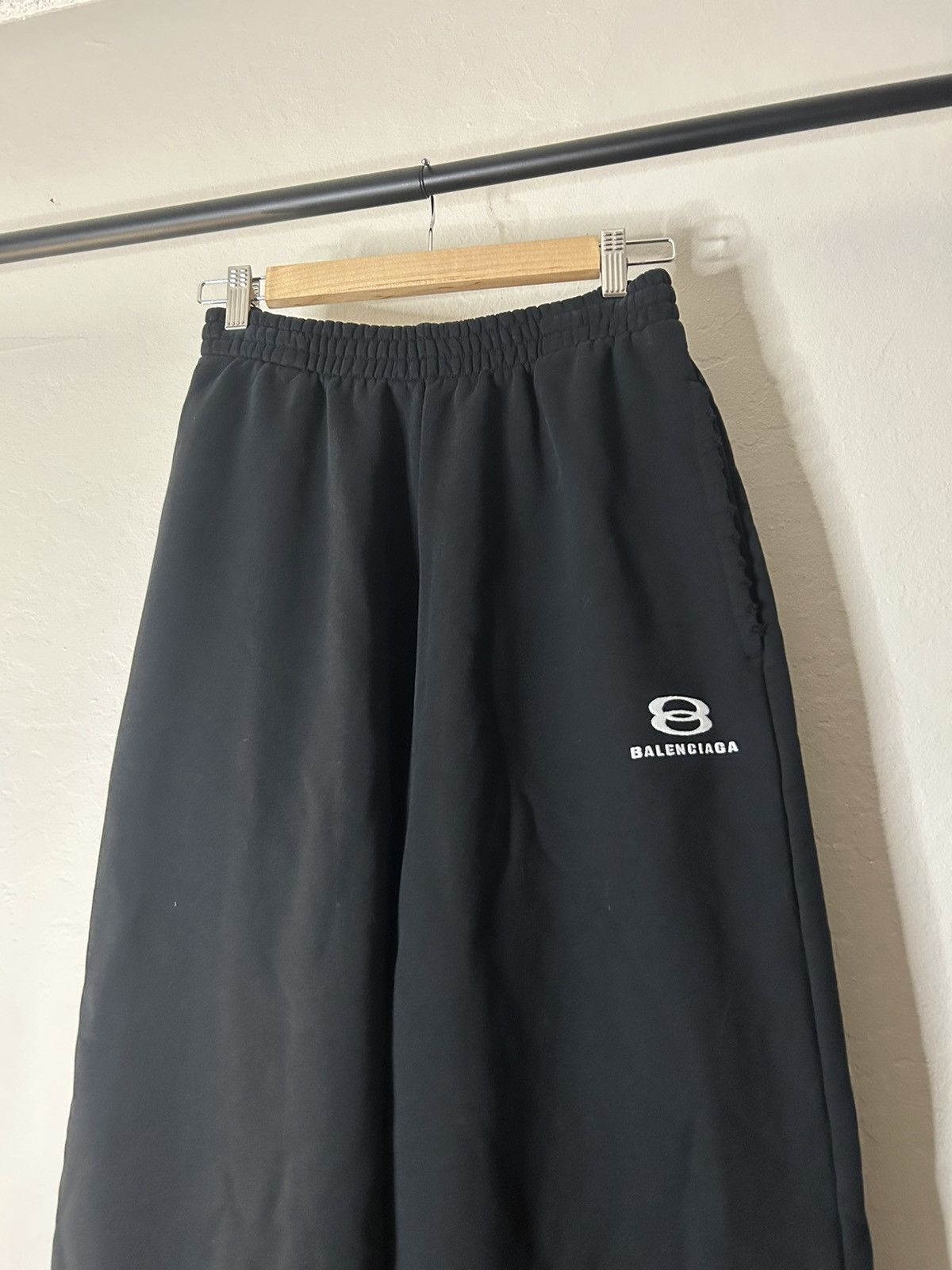 Balenciaga Balenciaga Unity Loop Logo Distressed Sweatpants Size US 32 / EU 48 - 3 Thumbnail