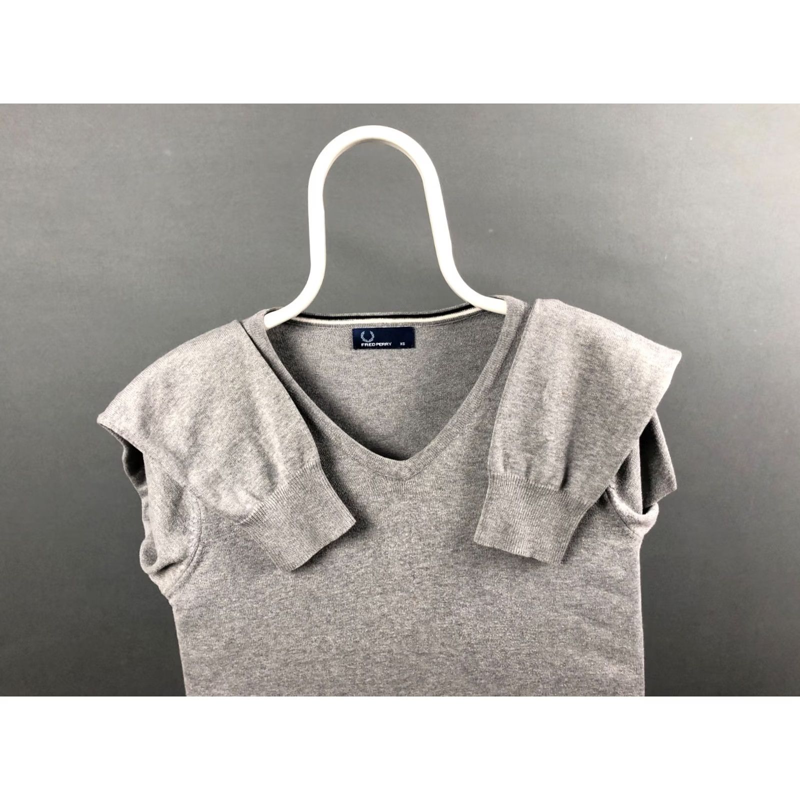 Fred Perry Fred Perry Mens Jumper XS Gray Cotton Pullover Knit V-Neck Logo Embroidered Shirt (Sweater) Size US XS / EU 42 / 0 - 6 Thumbnail