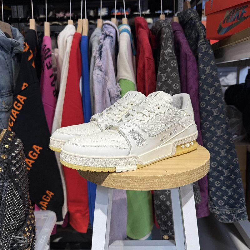 Louis Vuitton Trainer Low Top Sneakers in White 0079