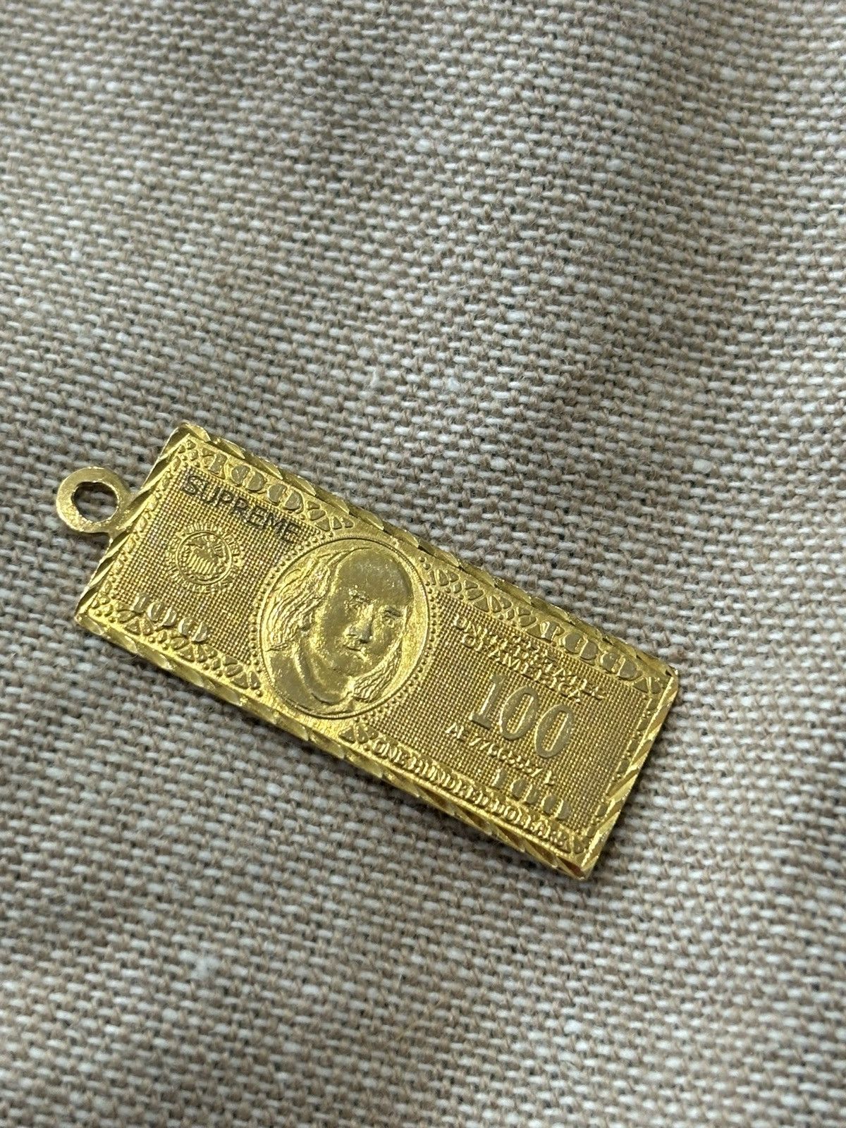 Supreme(シュプリーム) / Gold Heart and Arrow Pendant/17SS