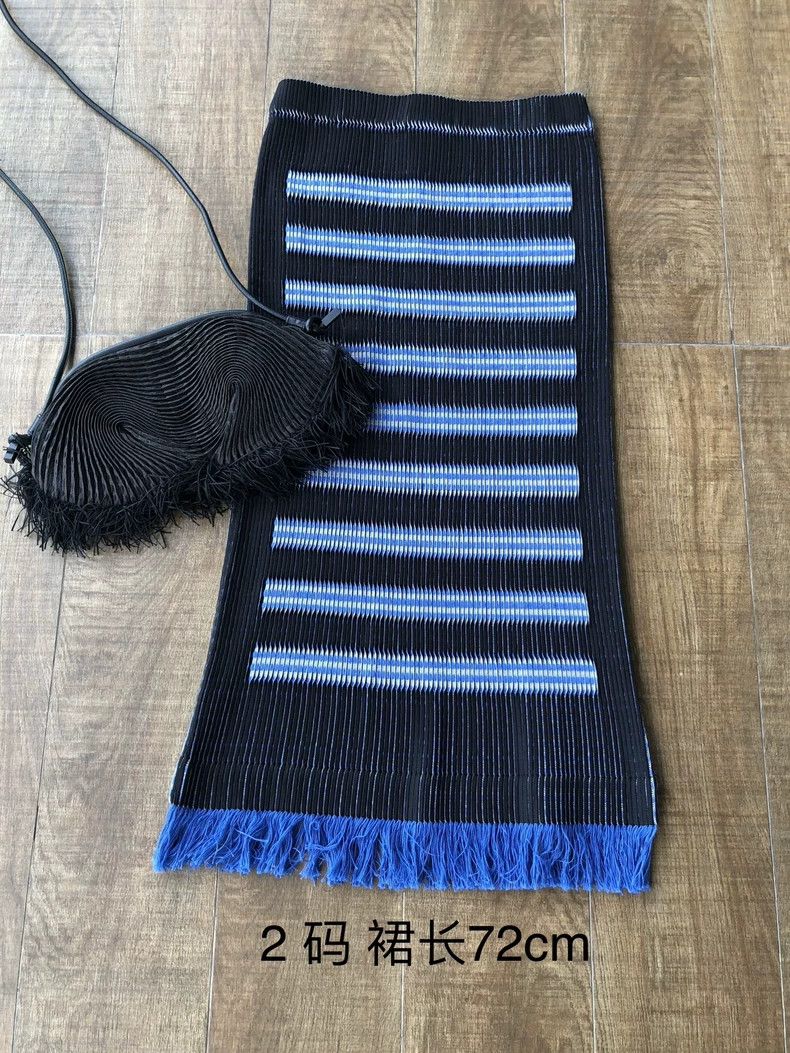 Issey Miyake Issey Miyake size:2 Black main line 3D stereoscopic pleate Size 23" - 1 Thumbnail