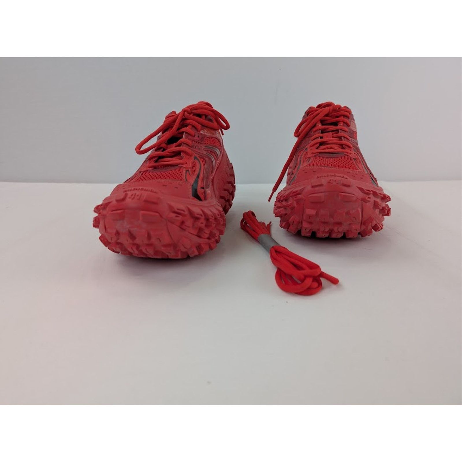 Balenciaga o1rshd1 Bouncer / Defender Sneaker in Red / Black Size US 11 / EU 44 - 7 Thumbnail