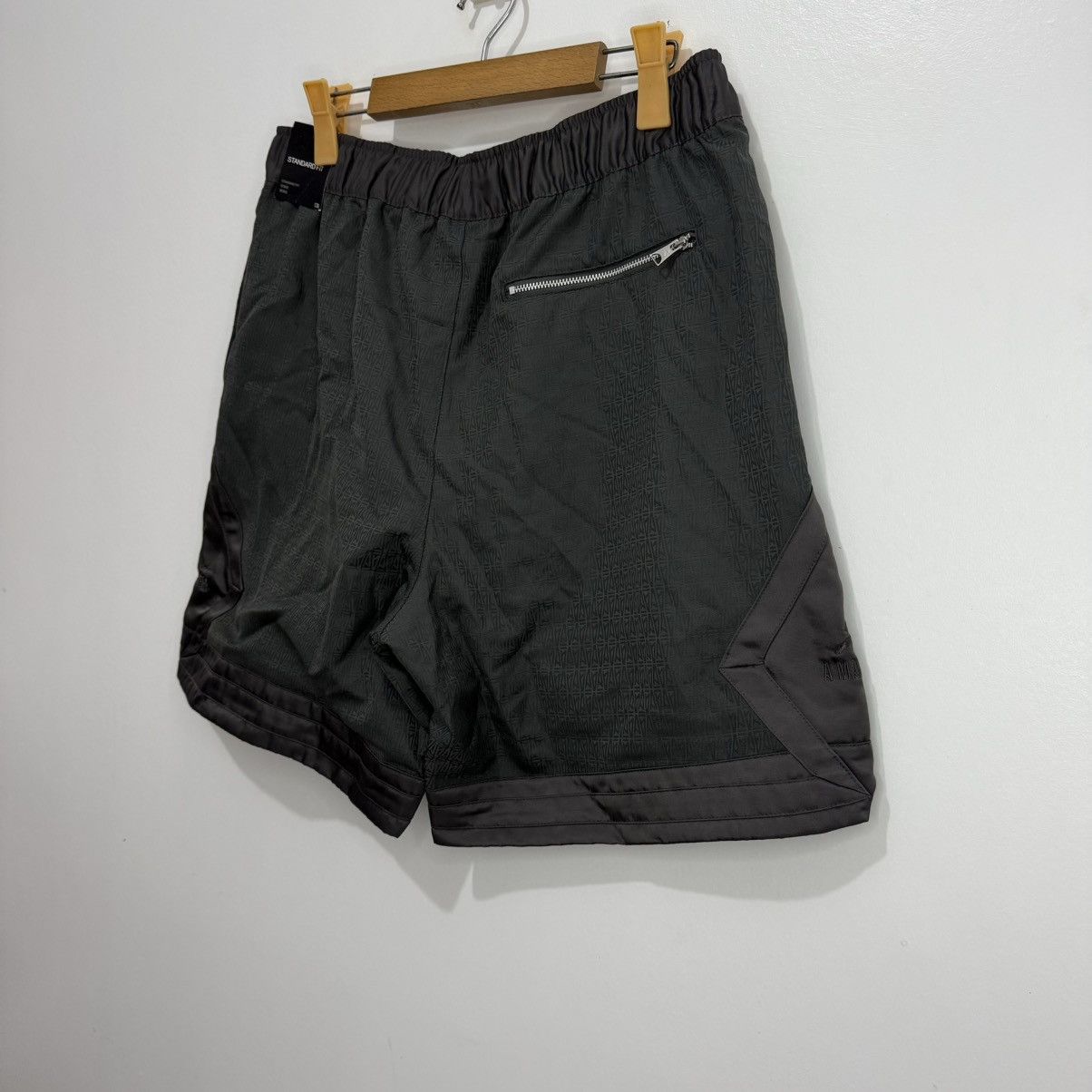 A Ma Maniere × Jordan Brand Jordan A Ma Maniere Full Print Jaguar Knit Shorts Size US 36 / EU 52 - 4 Thumbnail