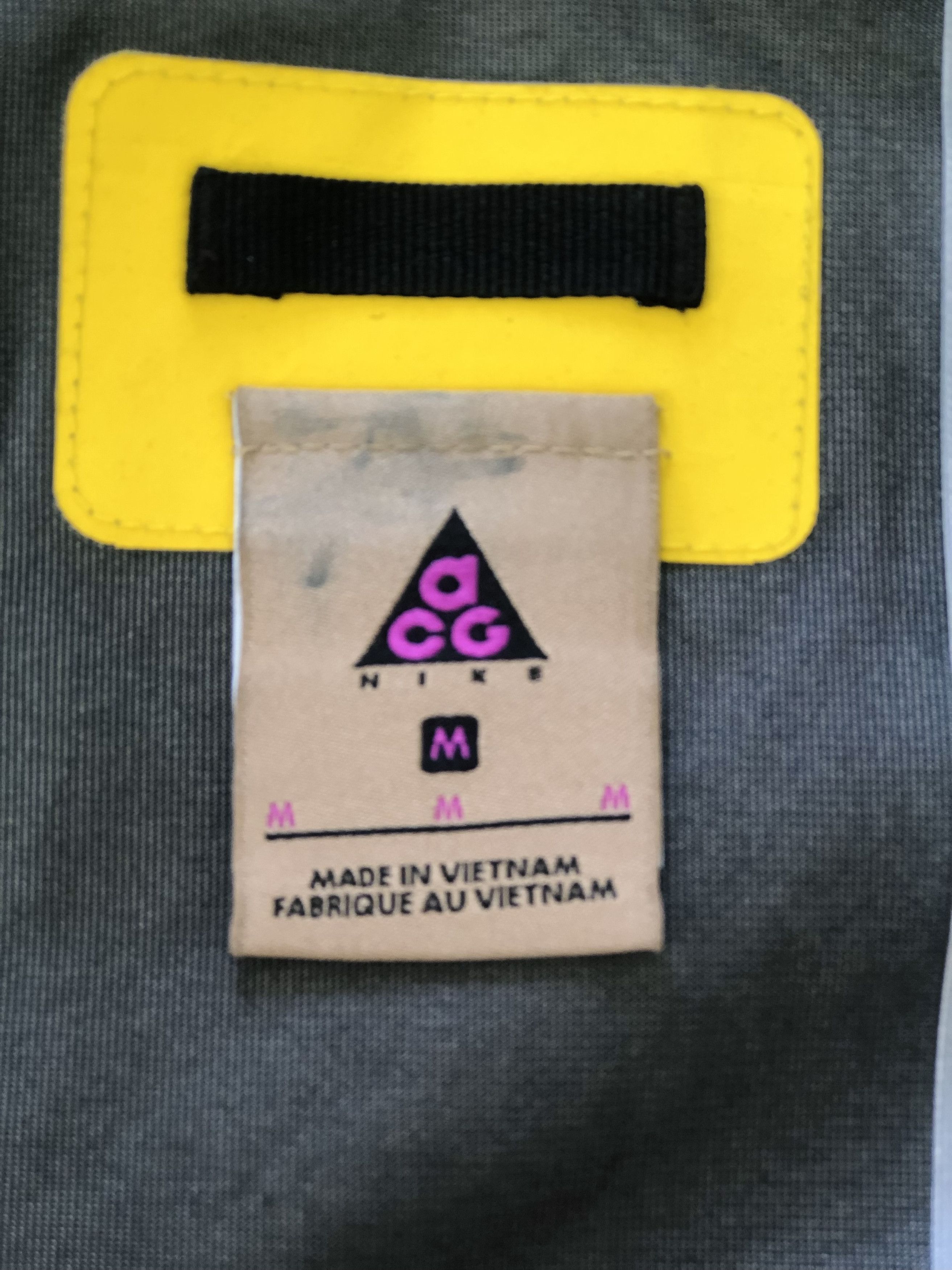 Nike ACG Nike ACG GoreTex Jacket Yellow and Black Size US M / EU 48-50 / 2 - 5 Thumbnail