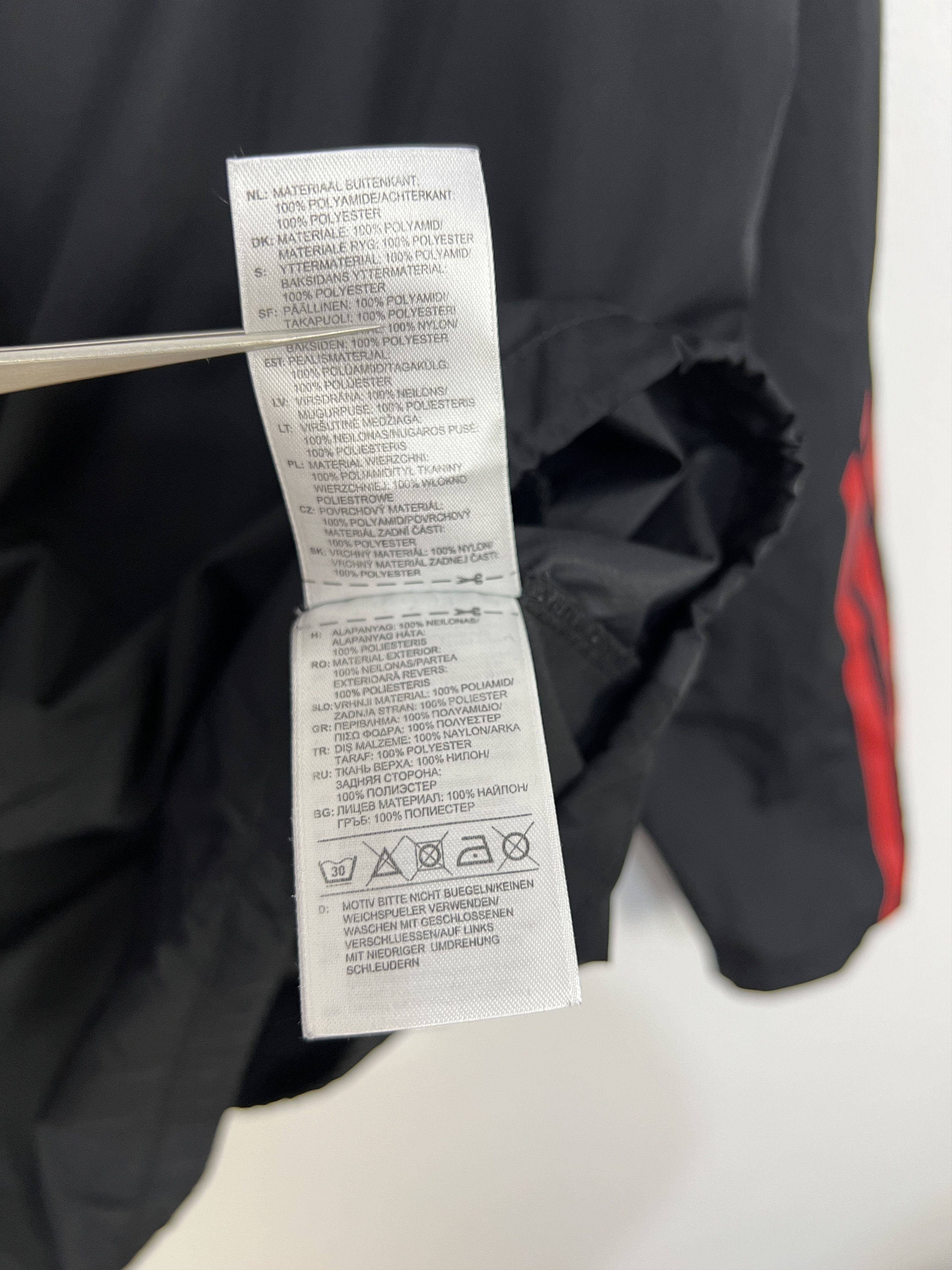 Adidas Vintage Adidas Liverpool Football Train Black Jacket Soccer Size US M / EU 48-50 / 2 - 13 Thumbnail